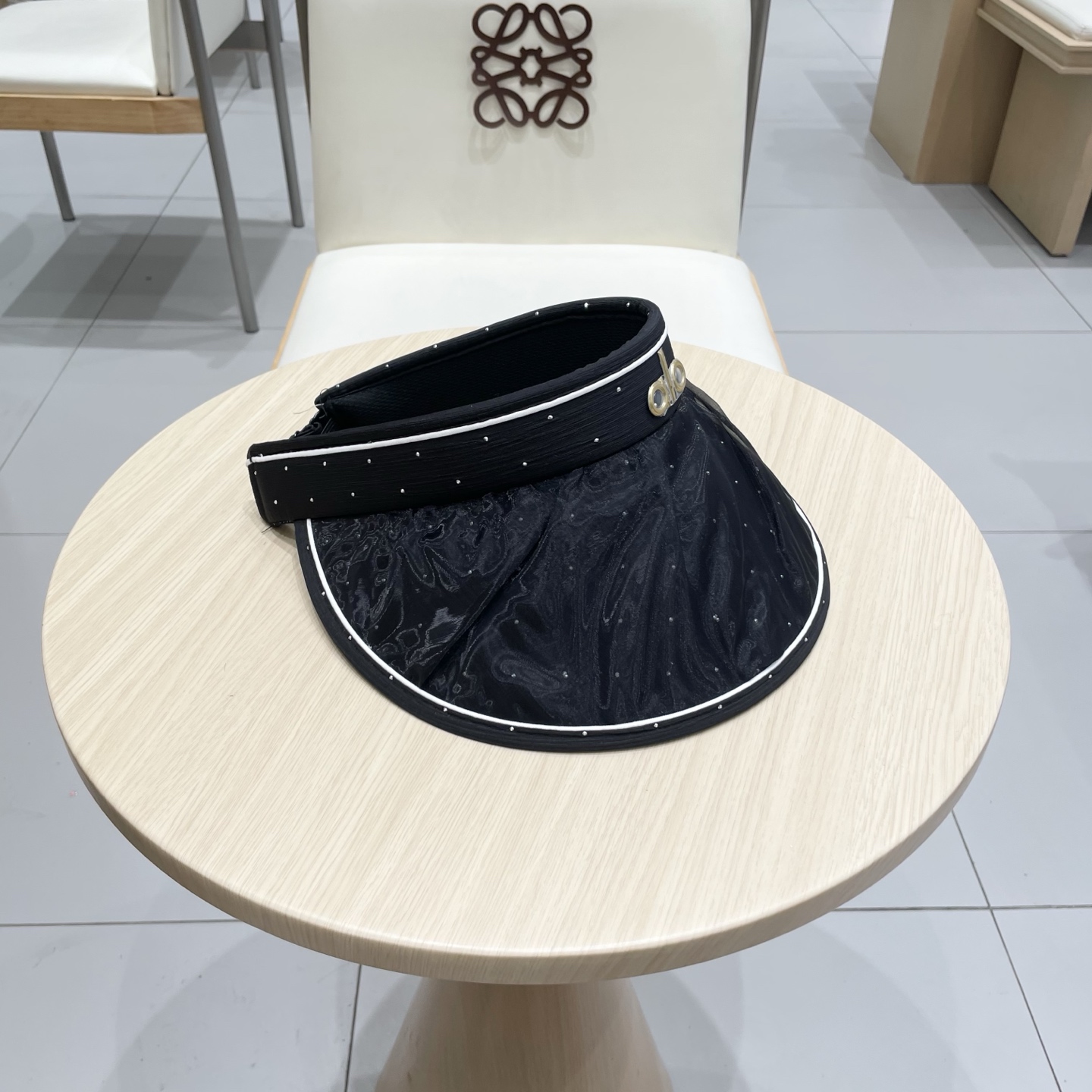 alo新款空顶帽
定制超薄纯棉面料，简约时尚更透气，最新版的大全套辅料，
现货秒发