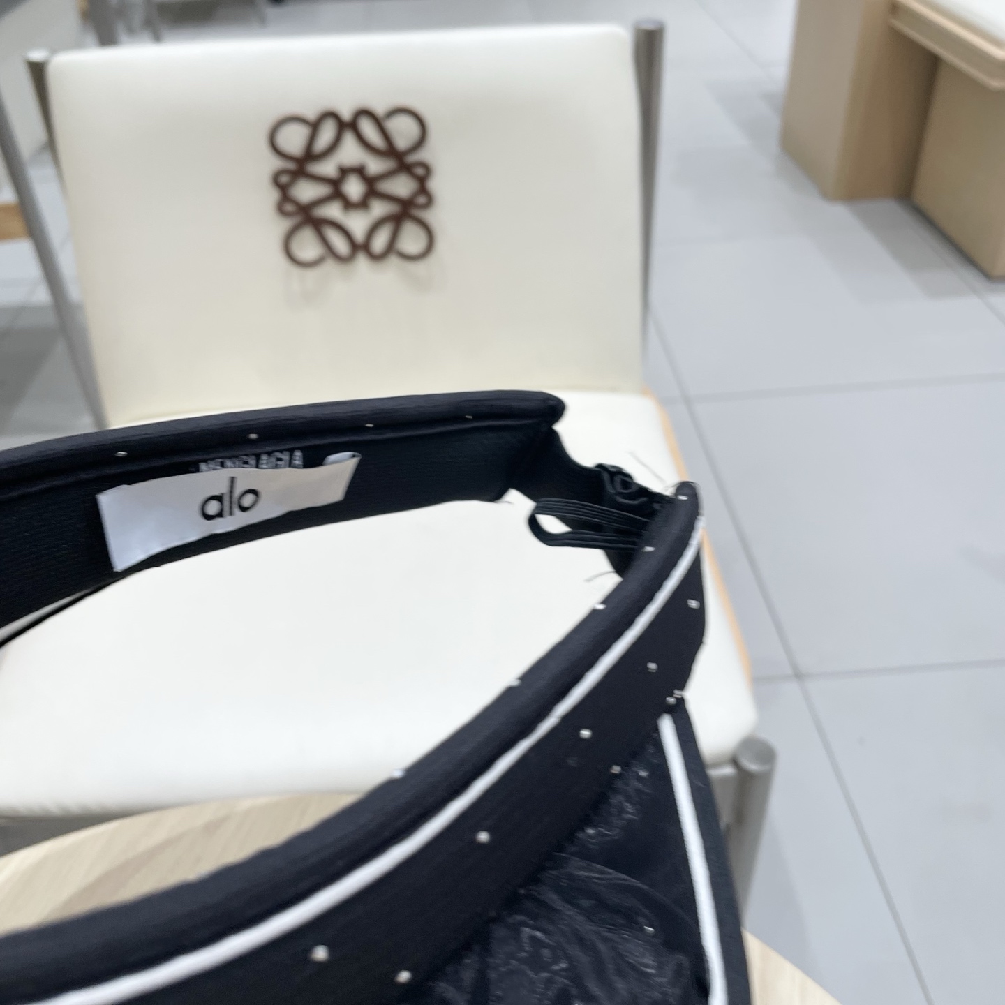 alo新款空顶帽
定制超薄纯棉面料，简约时尚更透气，最新版的大全套辅料，
现货秒发