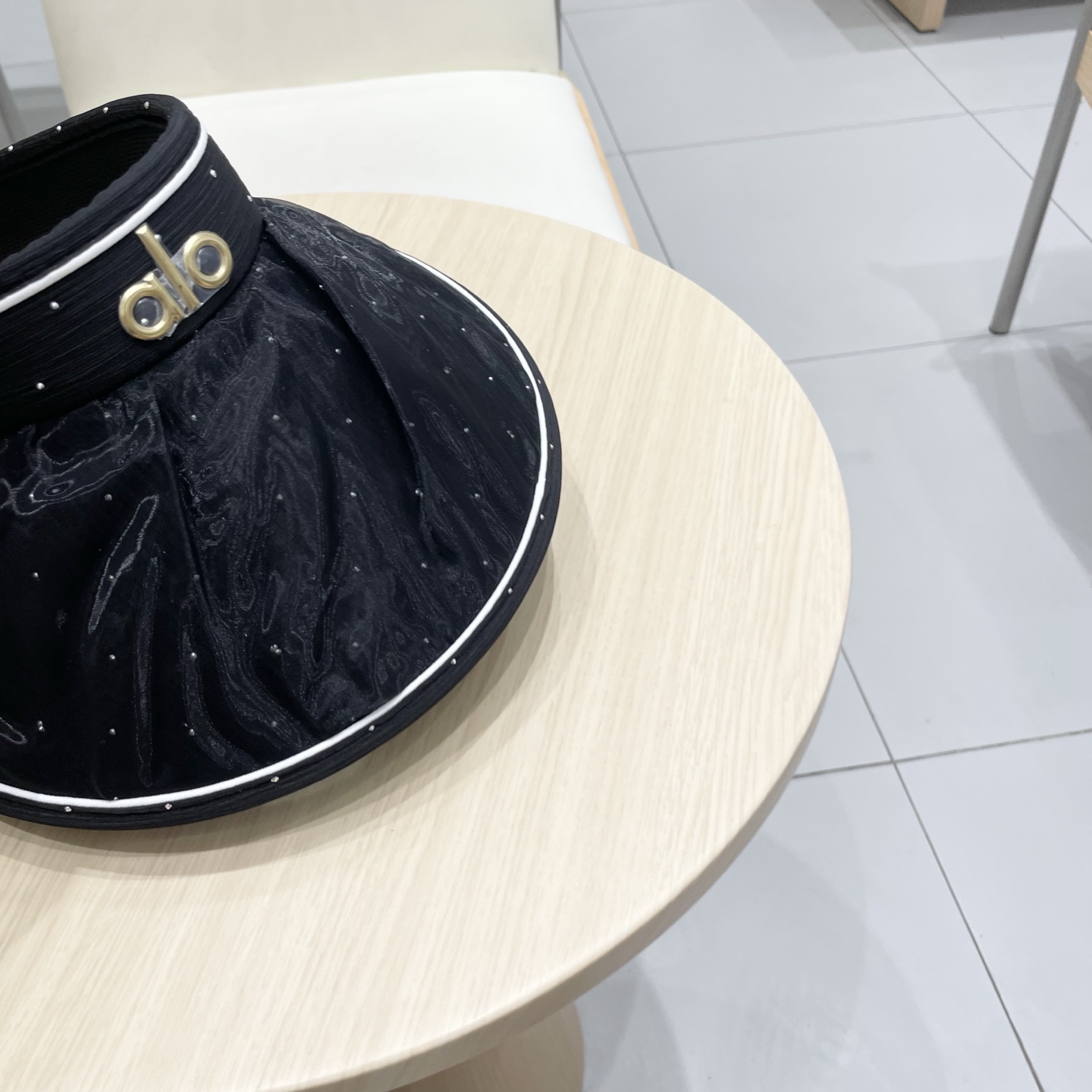 alo新款空顶帽
定制超薄纯棉面料，简约时尚更透气，最新版的大全套辅料，
现货秒发