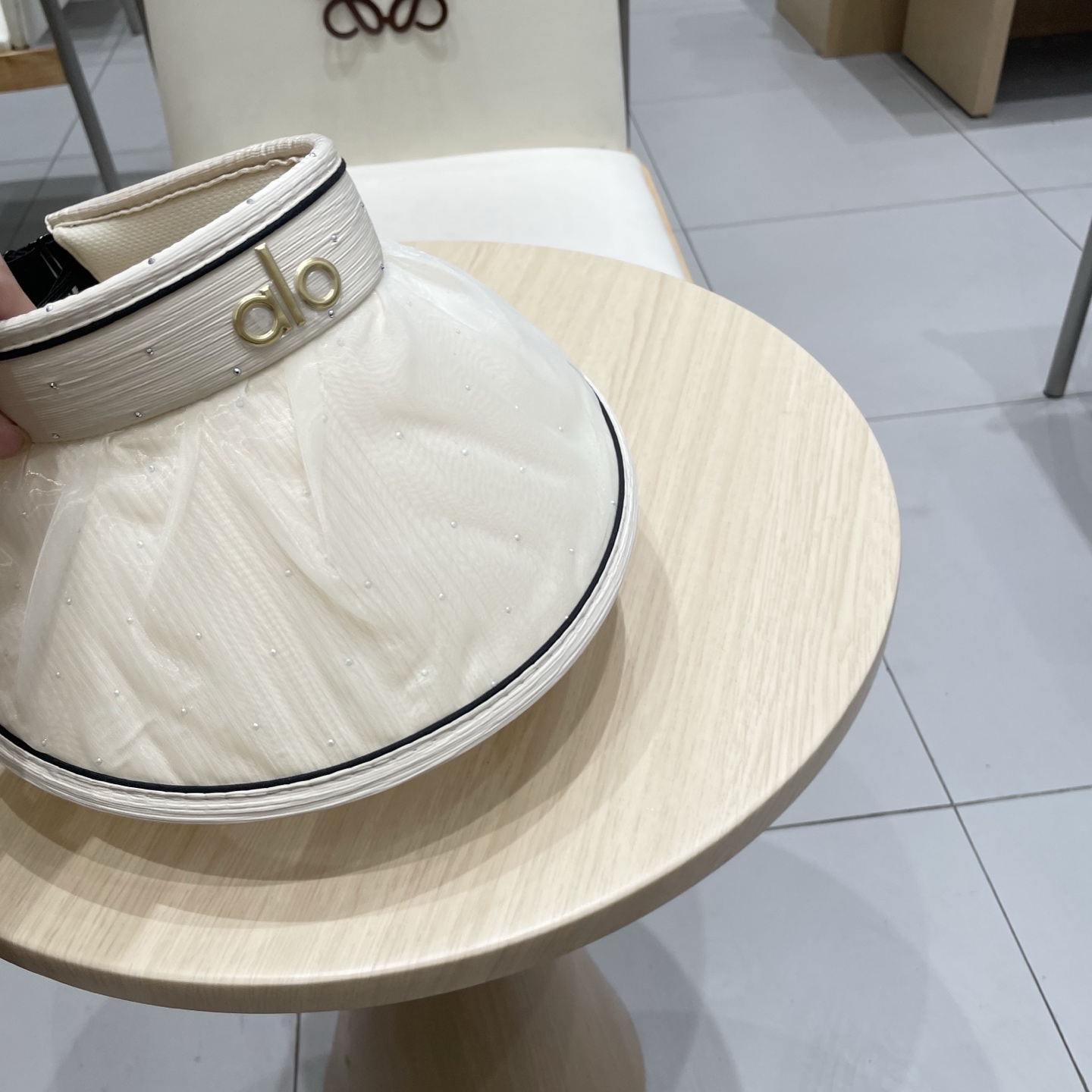 alo新款空顶帽
定制超薄纯棉面料，简约时尚更透气，最新版的大全套辅料，
现货秒发