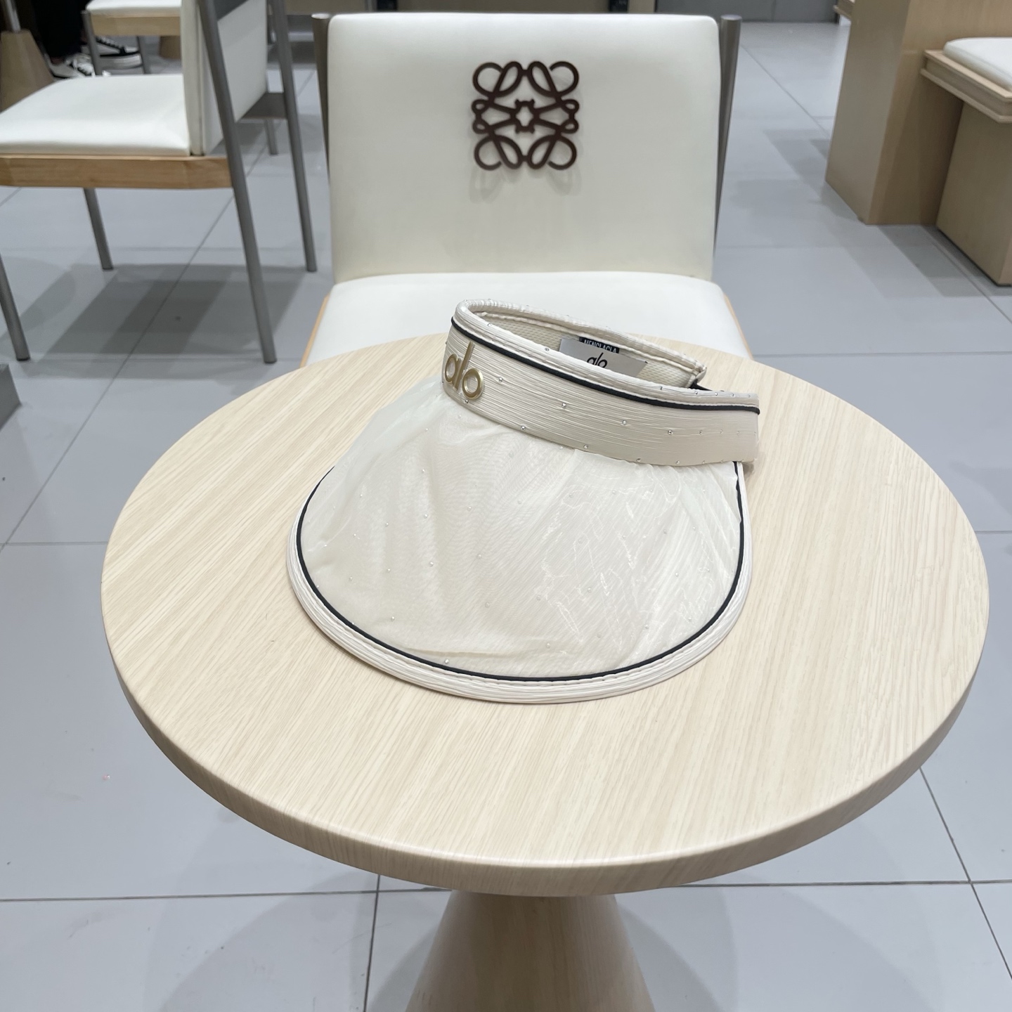 alo新款空顶帽
定制超薄纯棉面料，简约时尚更透气，最新版的大全套辅料，
现货秒发