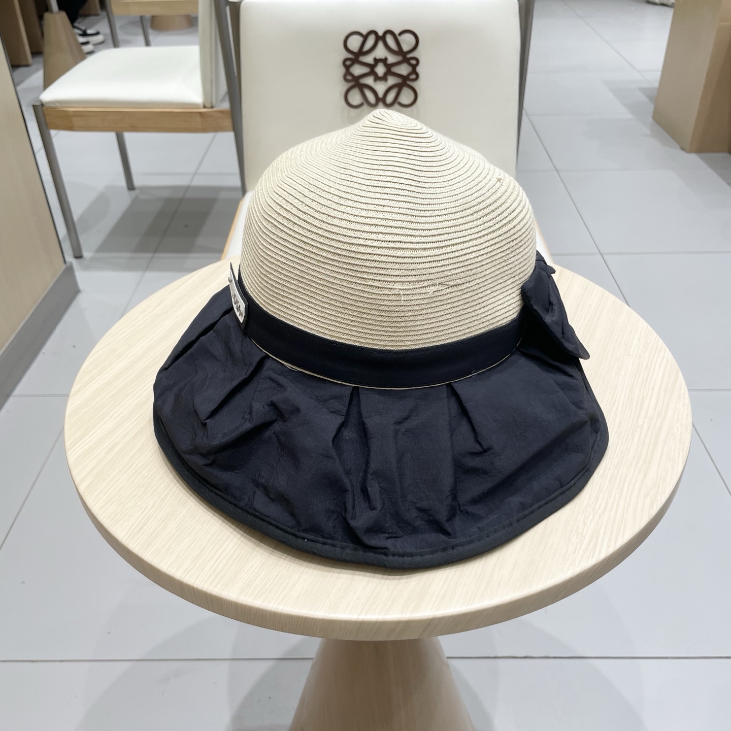  BALENCIAGA巴黎世家夏季防晒帽女子2025新款出游防紫外线大檐遮阳脸蝴蝶结太阳渔夫帽