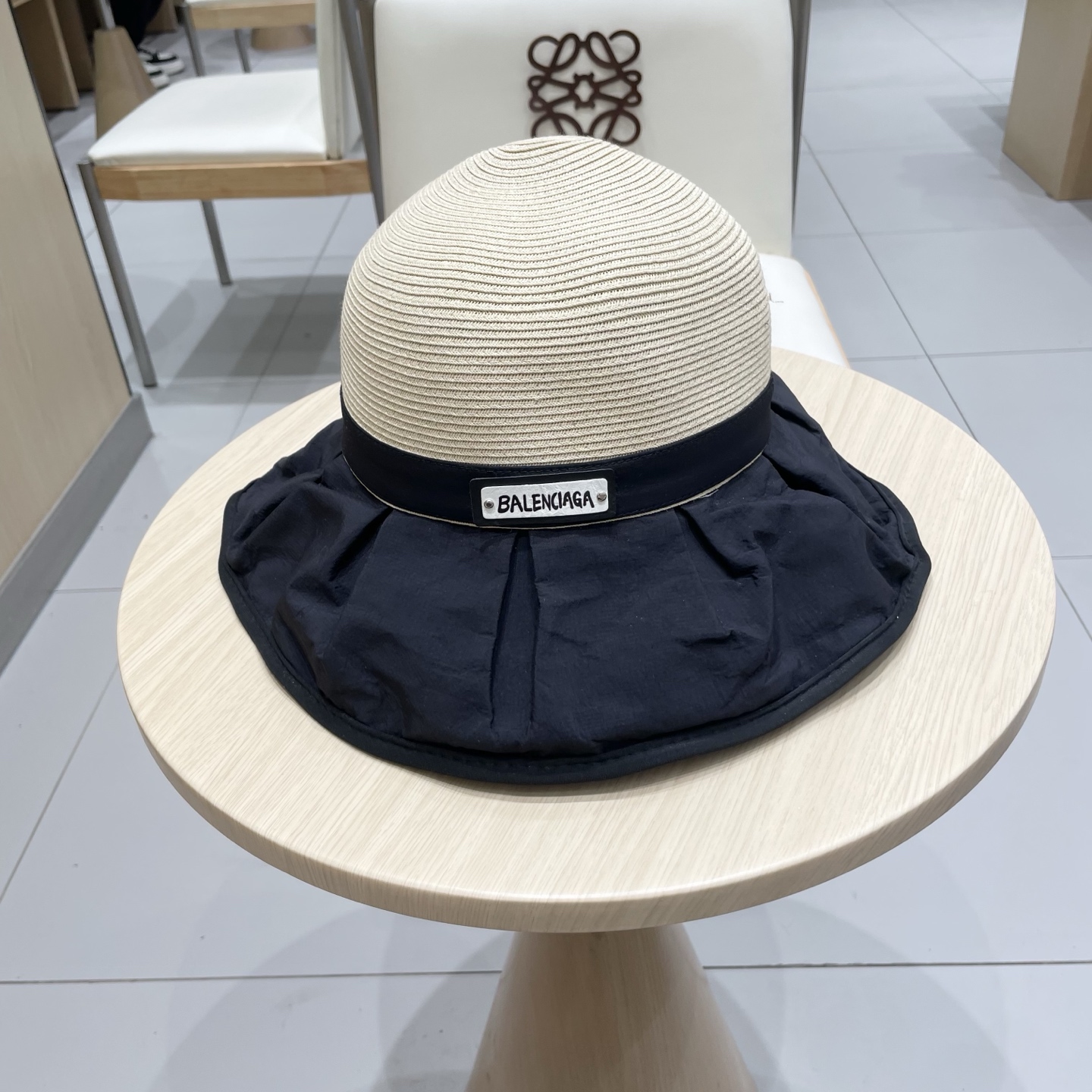  BALENCIAGA巴黎世家夏季防晒帽女子2025新款出游防紫外线大檐遮阳脸蝴蝶结太阳渔夫帽