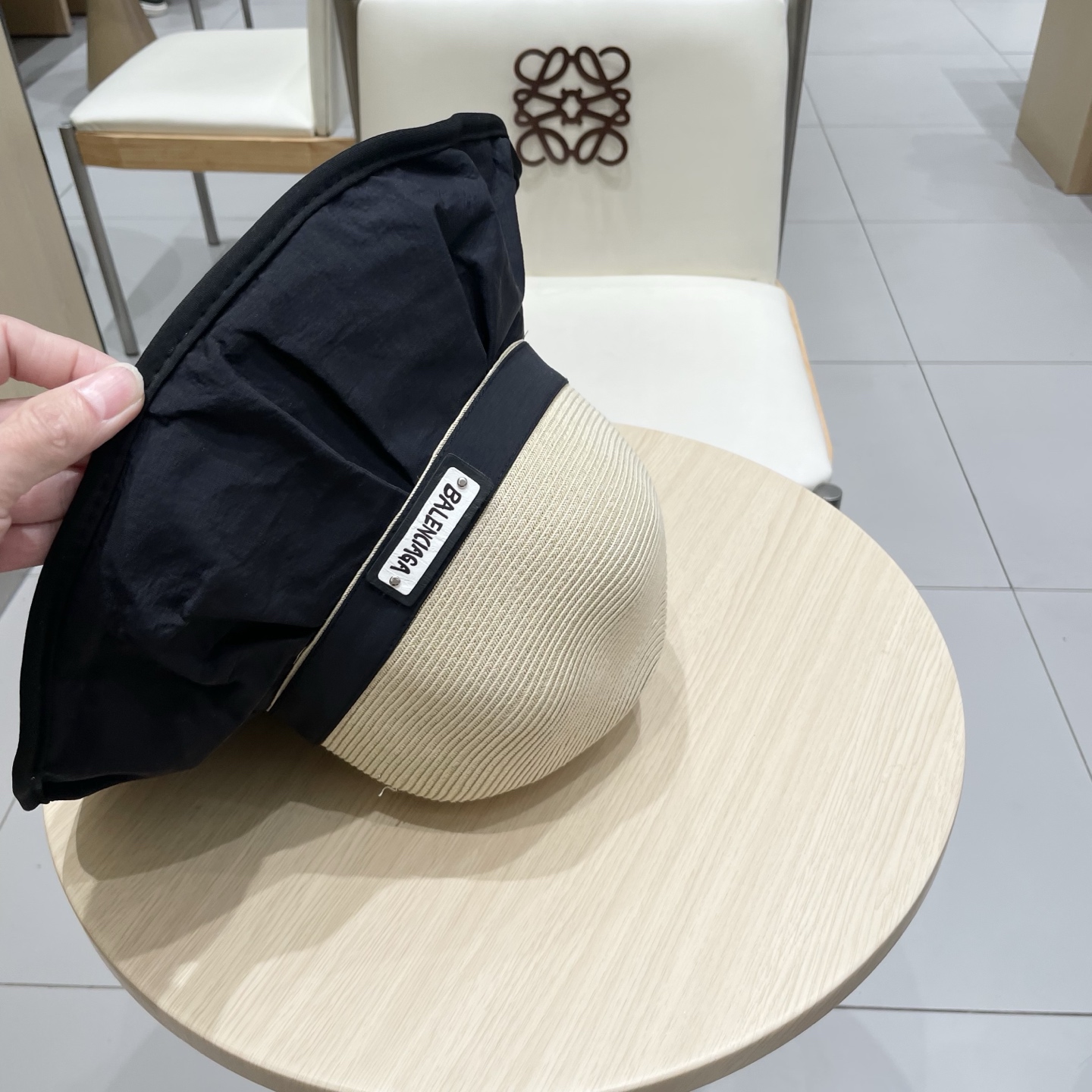  BALENCIAGA巴黎世家夏季防晒帽女子2025新款出游防紫外线大檐遮阳脸蝴蝶结太阳渔夫帽