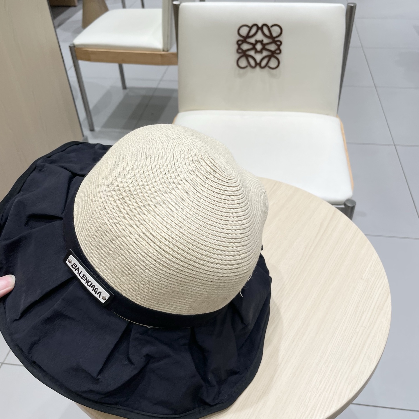  BALENCIAGA巴黎世家夏季防晒帽女子2025新款出游防紫外线大檐遮阳脸蝴蝶结太阳渔夫帽