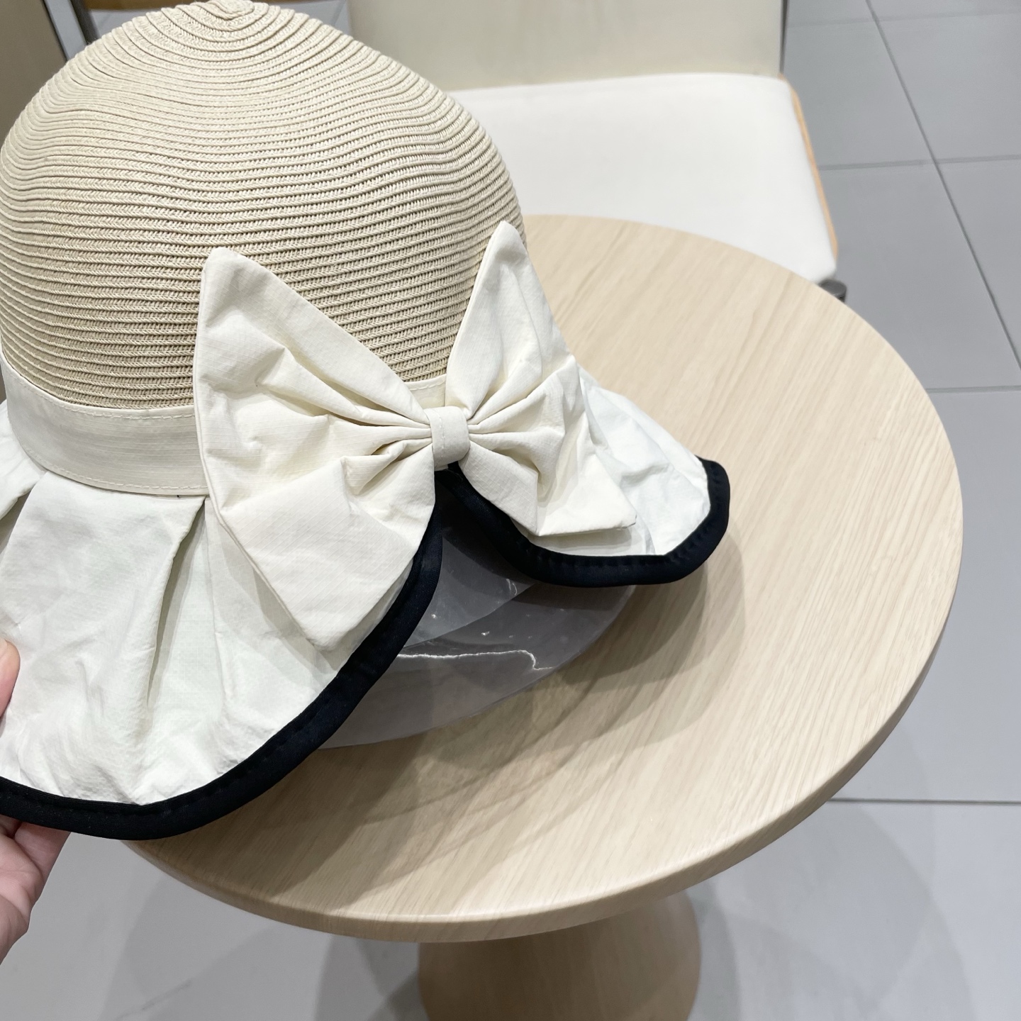  BALENCIAGA巴黎世家夏季防晒帽女子2025新款出游防紫外线大檐遮阳脸蝴蝶结太阳渔夫帽