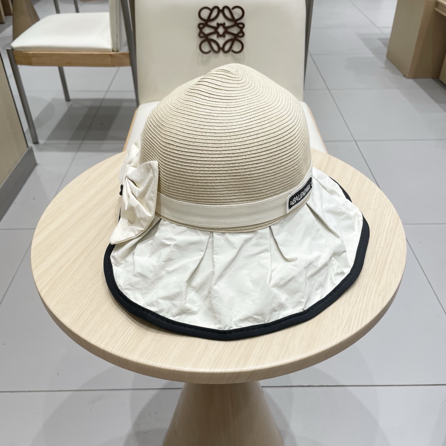  BALENCIAGA巴黎世家夏季防晒帽女子2025新款出游防紫外线大檐遮阳脸蝴蝶结太阳渔夫帽