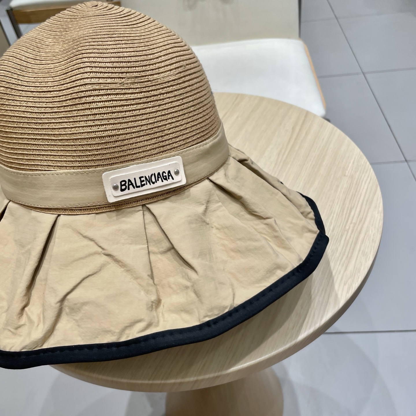  BALENCIAGA巴黎世家夏季防晒帽女子2025新款出游防紫外线大檐遮阳脸蝴蝶结太阳渔夫帽