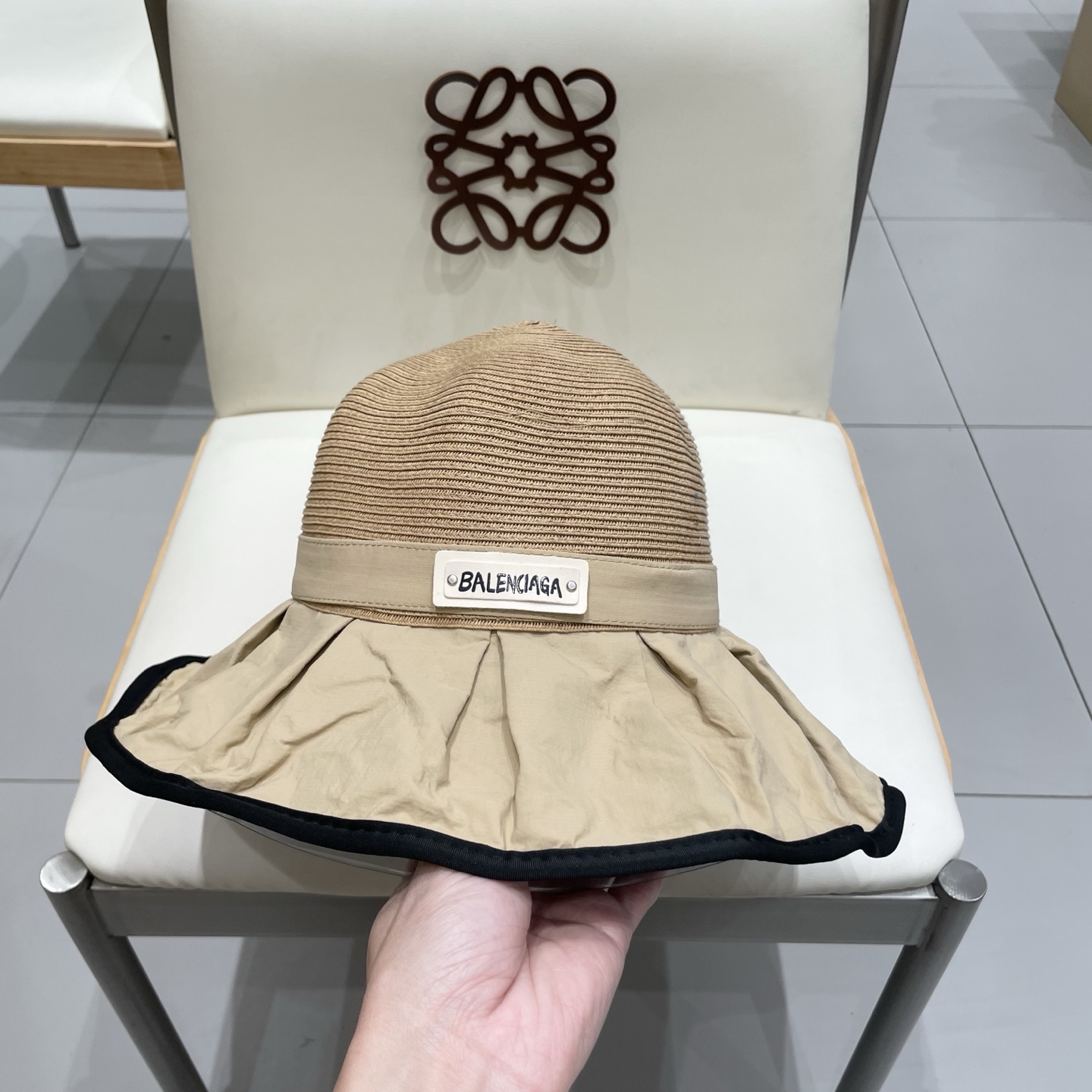  BALENCIAGA巴黎世家夏季防晒帽女子2025新款出游防紫外线大檐遮阳脸蝴蝶结太阳渔夫帽