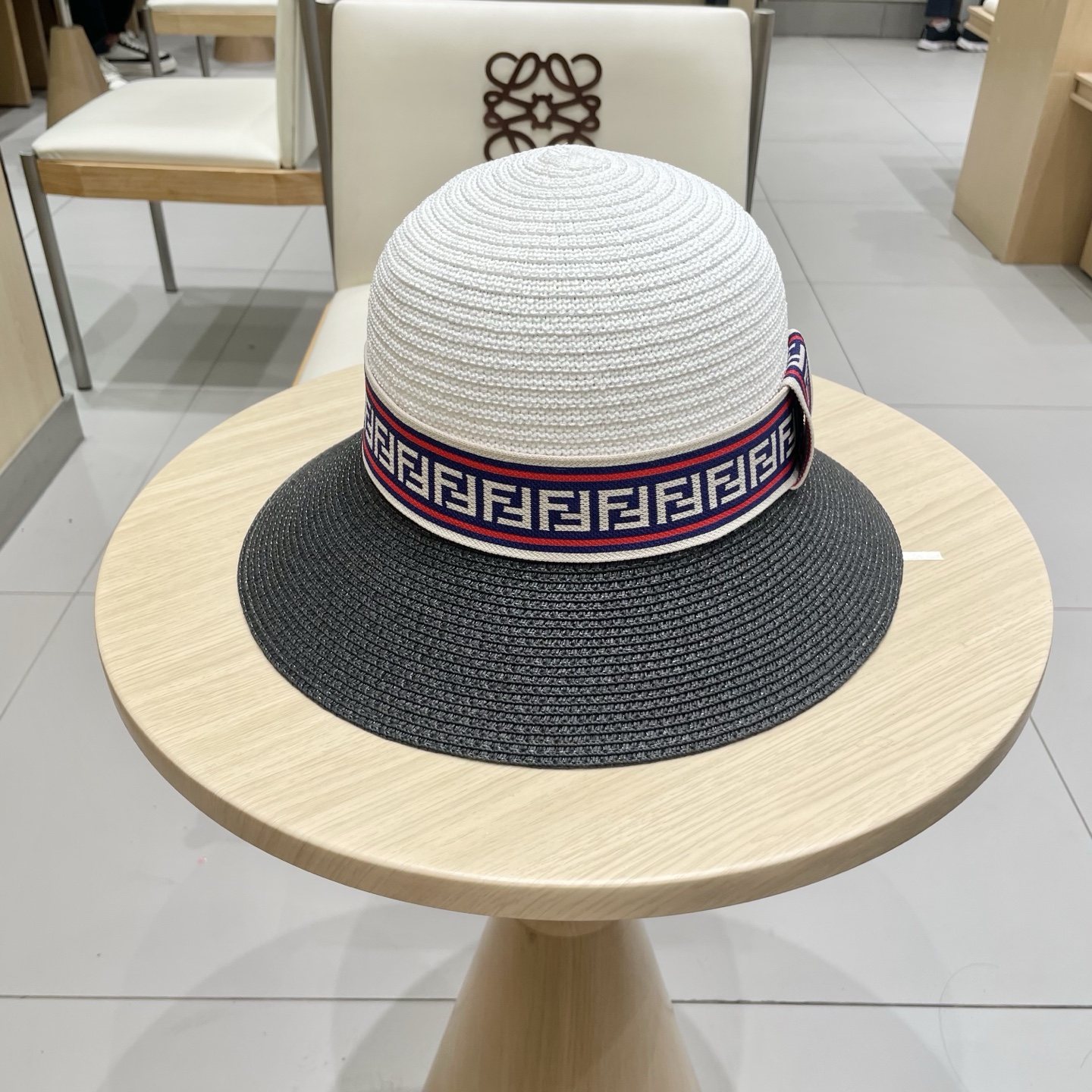  芬迪新款拼色草帽，名媛必备，头围57cm
