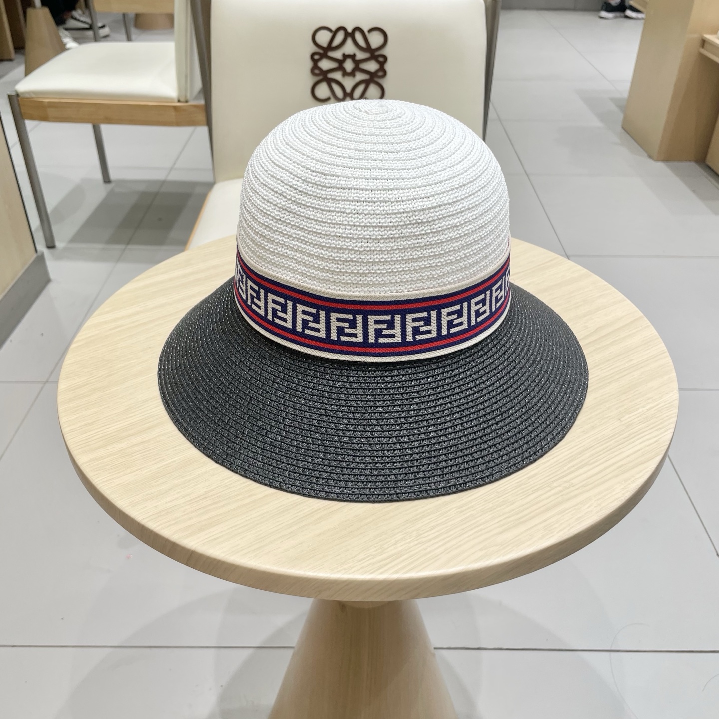  芬迪新款拼色草帽，名媛必备，头围57cm