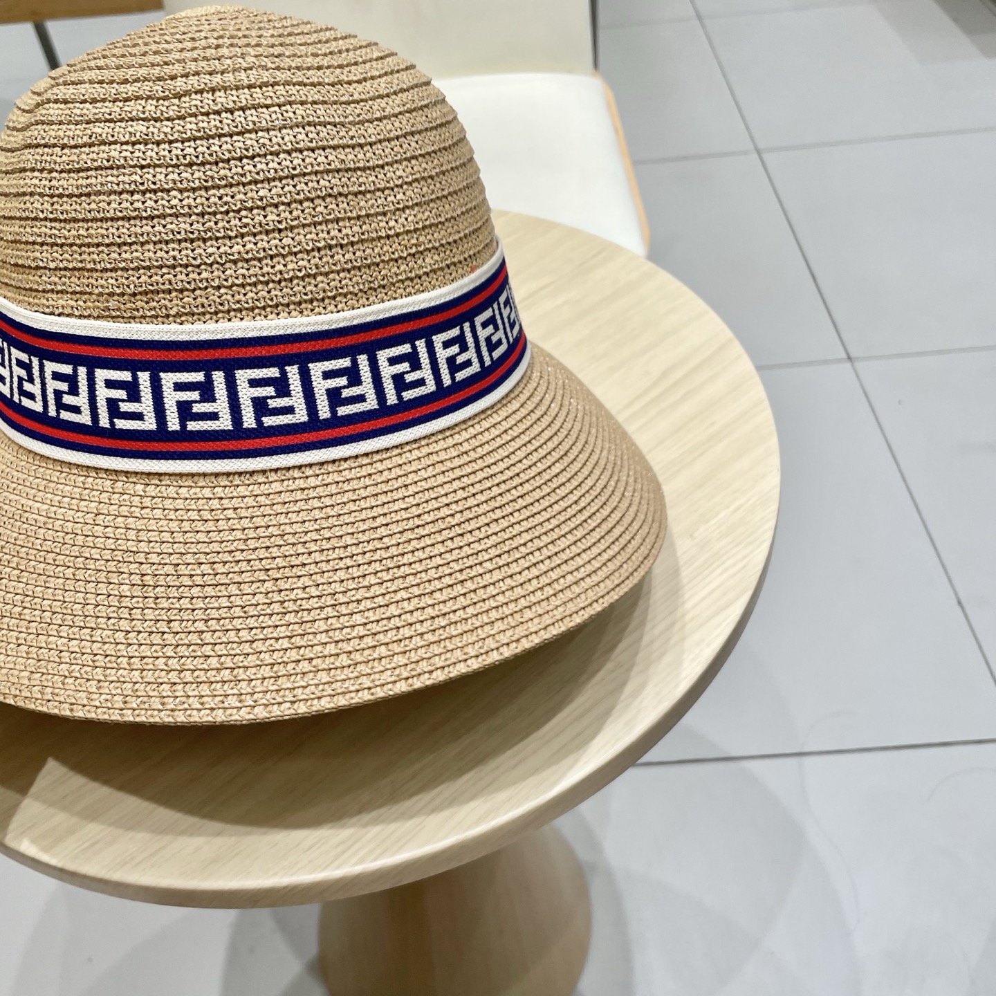  芬迪新款拼色草帽，名媛必备，头围57cm