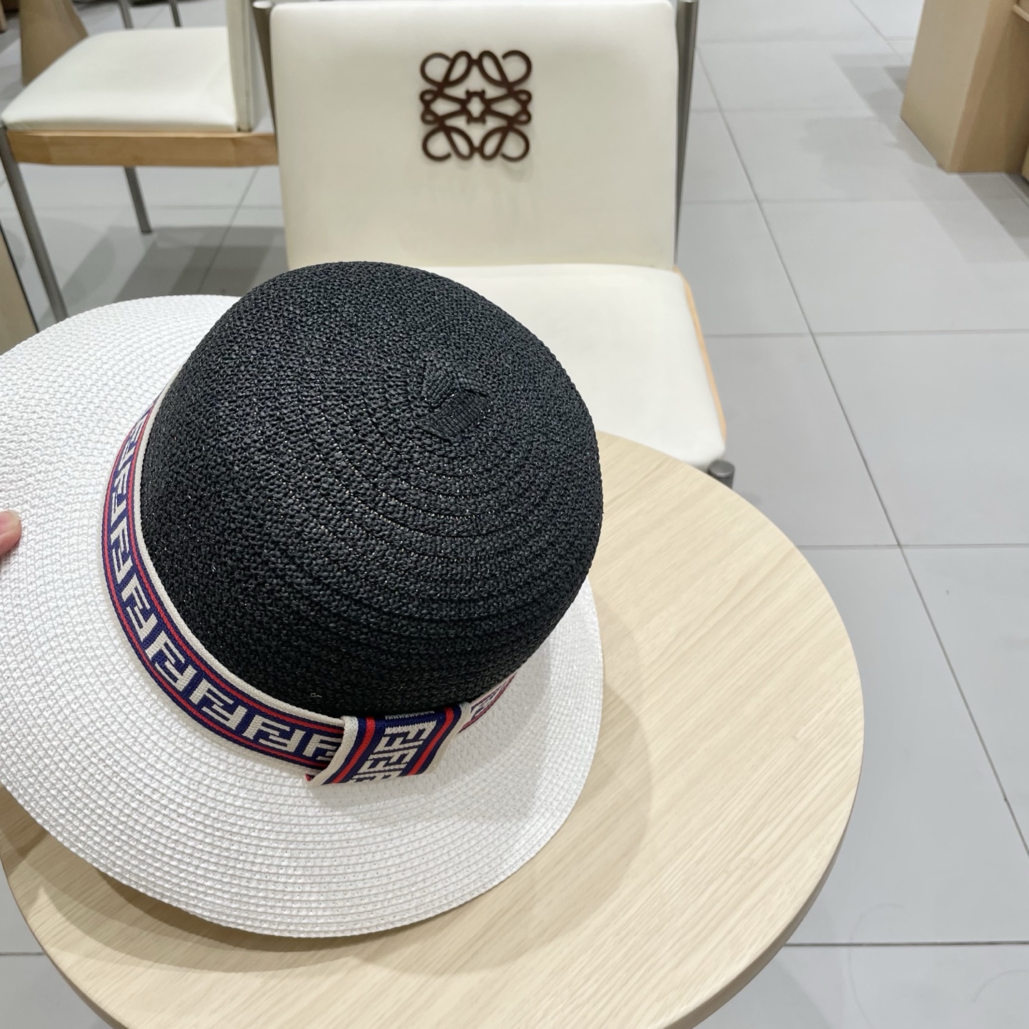  芬迪新款拼色草帽，名媛必备，头围57cm