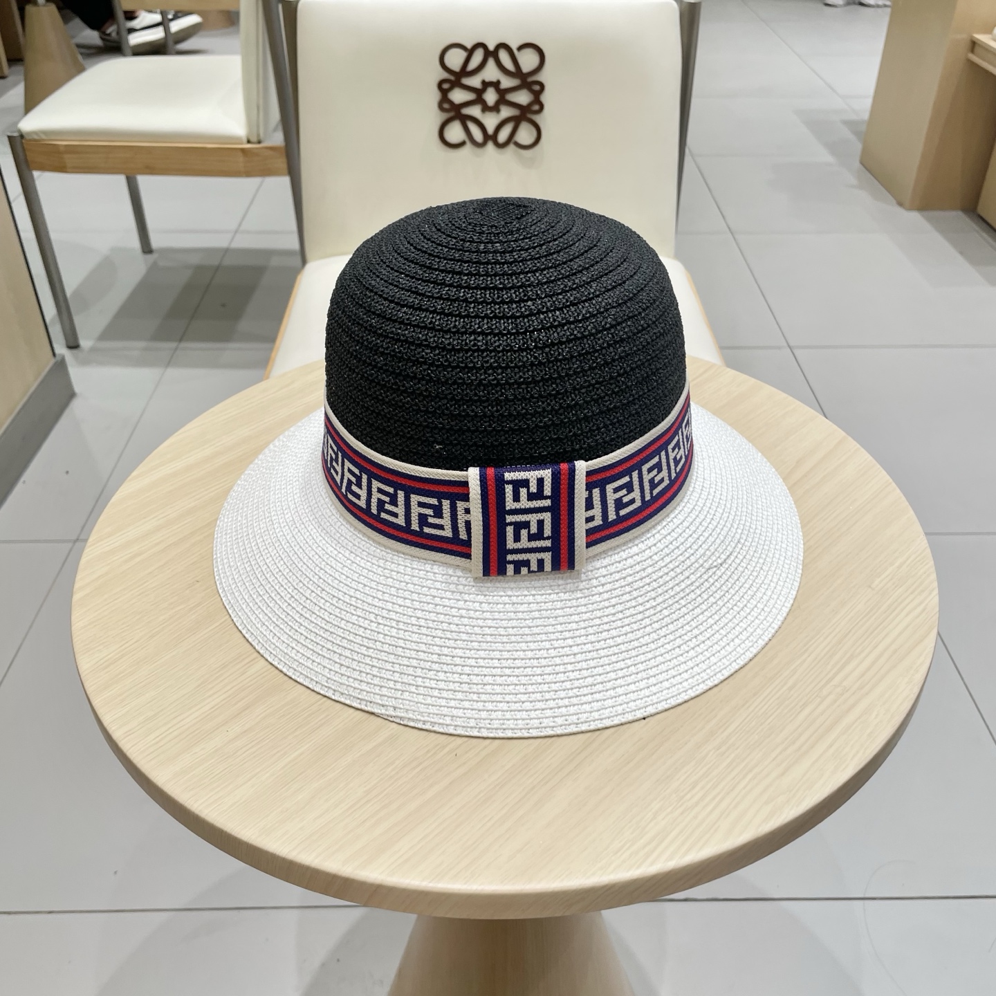  芬迪新款拼色草帽，名媛必备，头围57cm