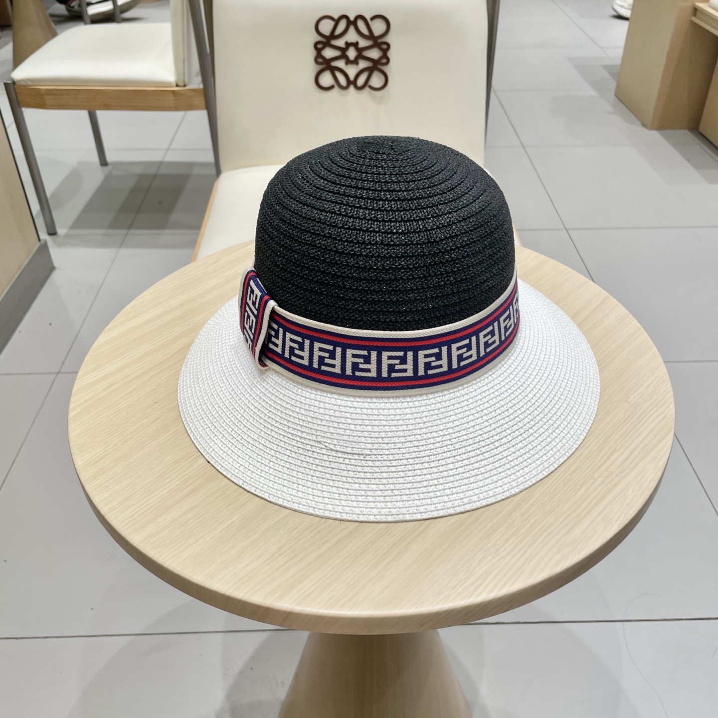  芬迪新款拼色草帽，名媛必备，头围57cm