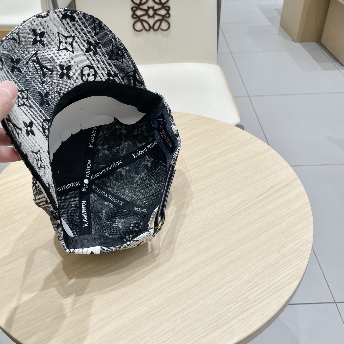 🧢路易威登lv棒球帽 LouisVuitton😍新款重工打造♥️高端大气，百搭款🤗男女通用！