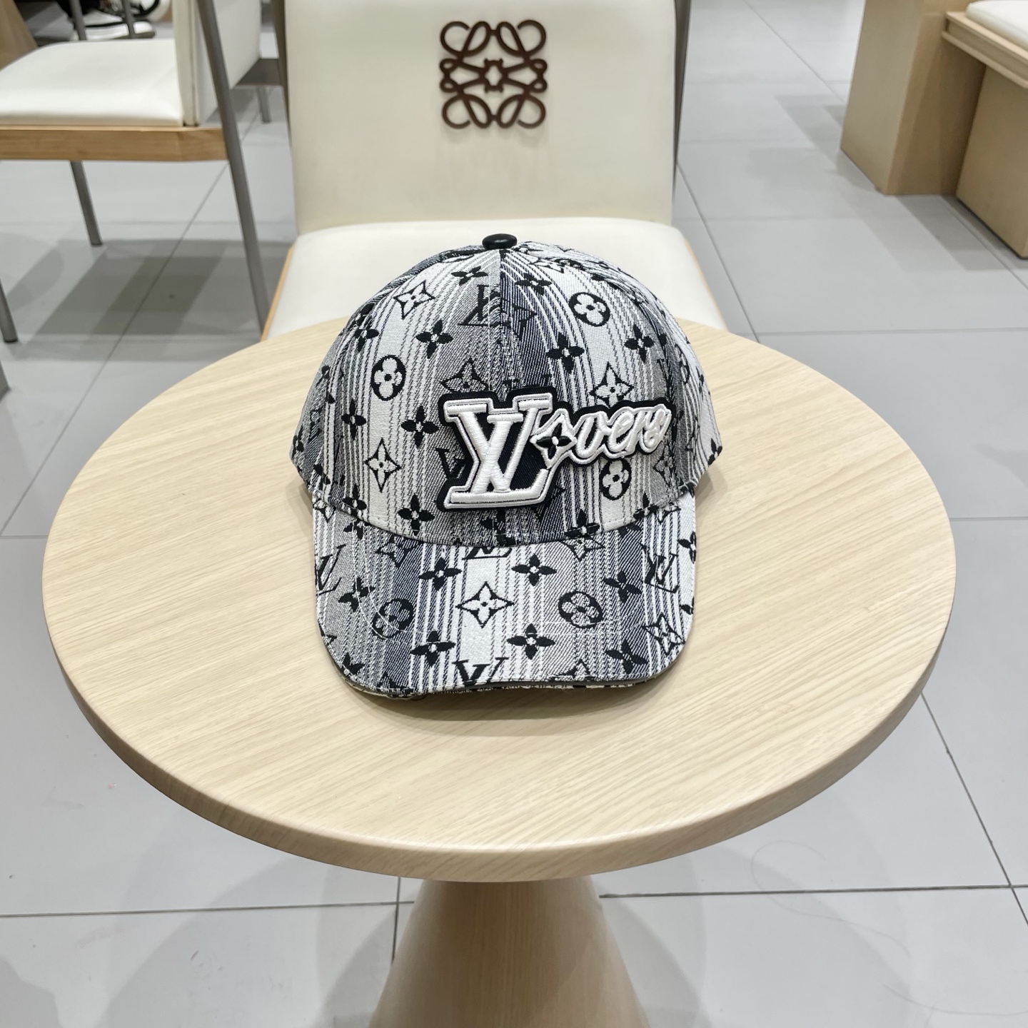 🧢路易威登lv棒球帽 LouisVuitton😍新款重工打造♥️高端大气，百搭款🤗男女通用！