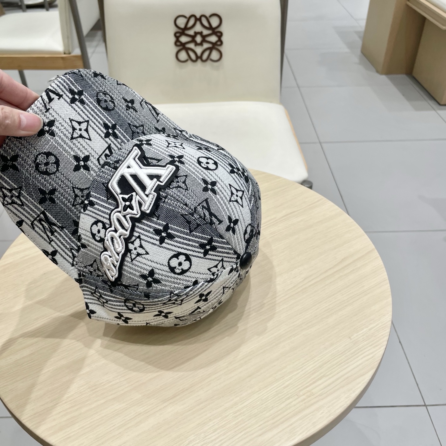 🧢路易威登lv棒球帽 LouisVuitton😍新款重工打造♥️高端大气，百搭款🤗男女通用！