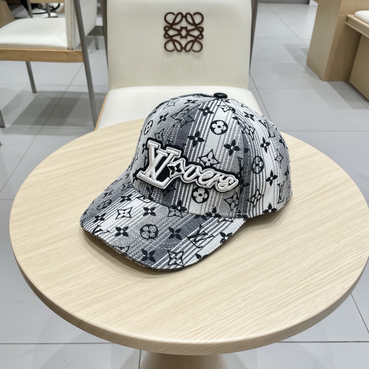 🧢路易威登lv棒球帽 LouisVuitton😍新款重工打造♥️高端大气，百搭款🤗男女通用！