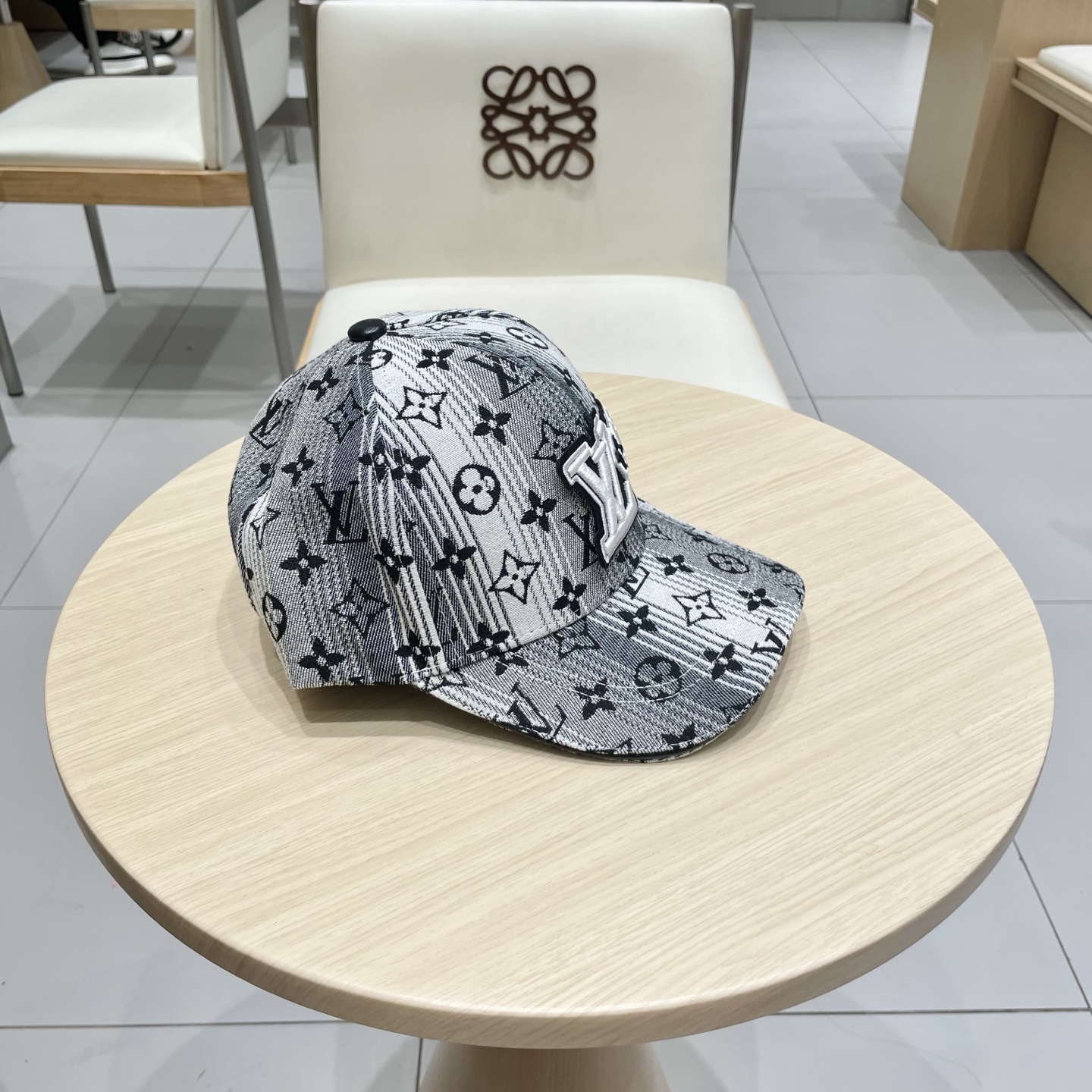 🧢路易威登lv棒球帽 LouisVuitton😍新款重工打造♥️高端大气，百搭款🤗男女通用！