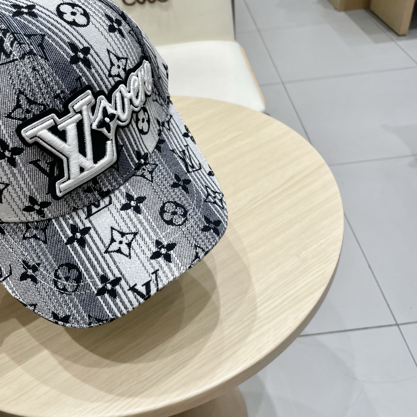 🧢路易威登lv棒球帽 LouisVuitton😍新款重工打造♥️高端大气，百搭款🤗男女通用！