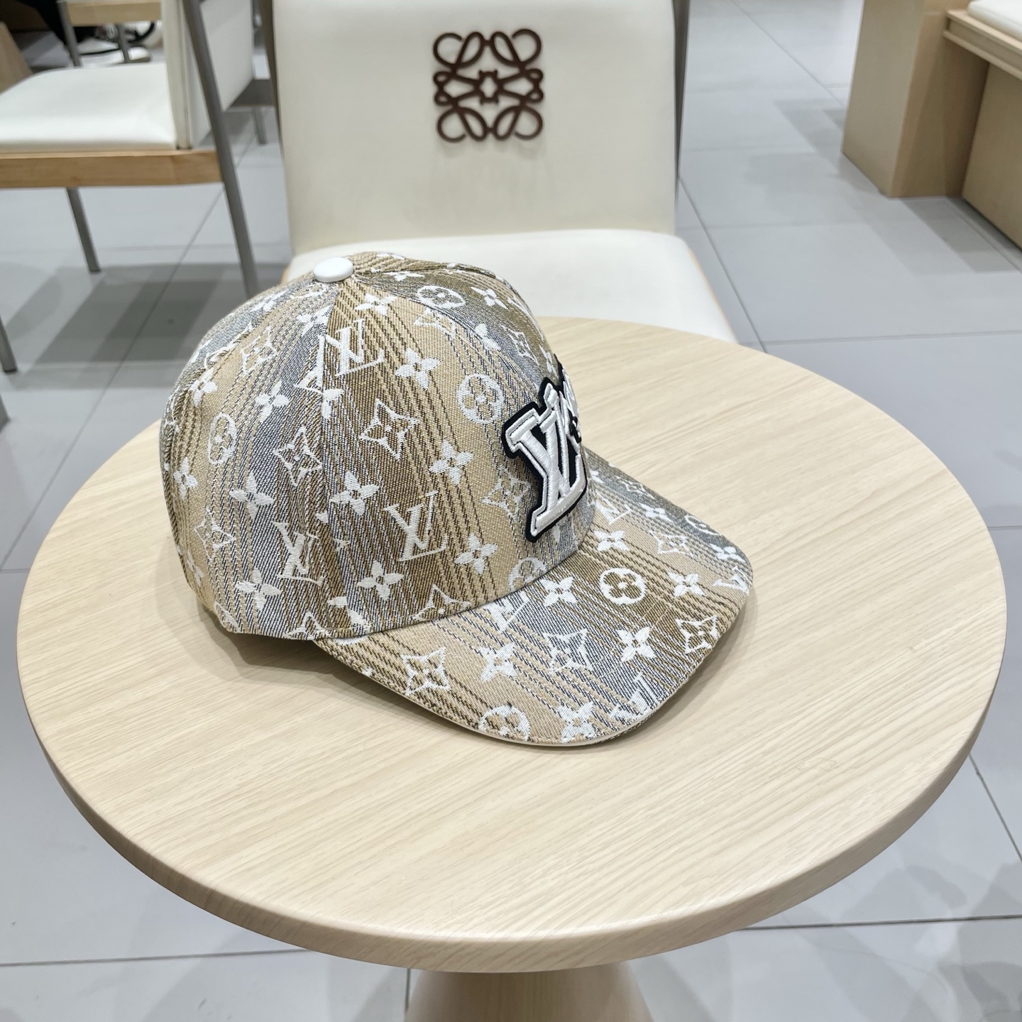 🧢路易威登lv棒球帽 LouisVuitton😍新款重工打造♥️高端大气，百搭款🤗男女通用！