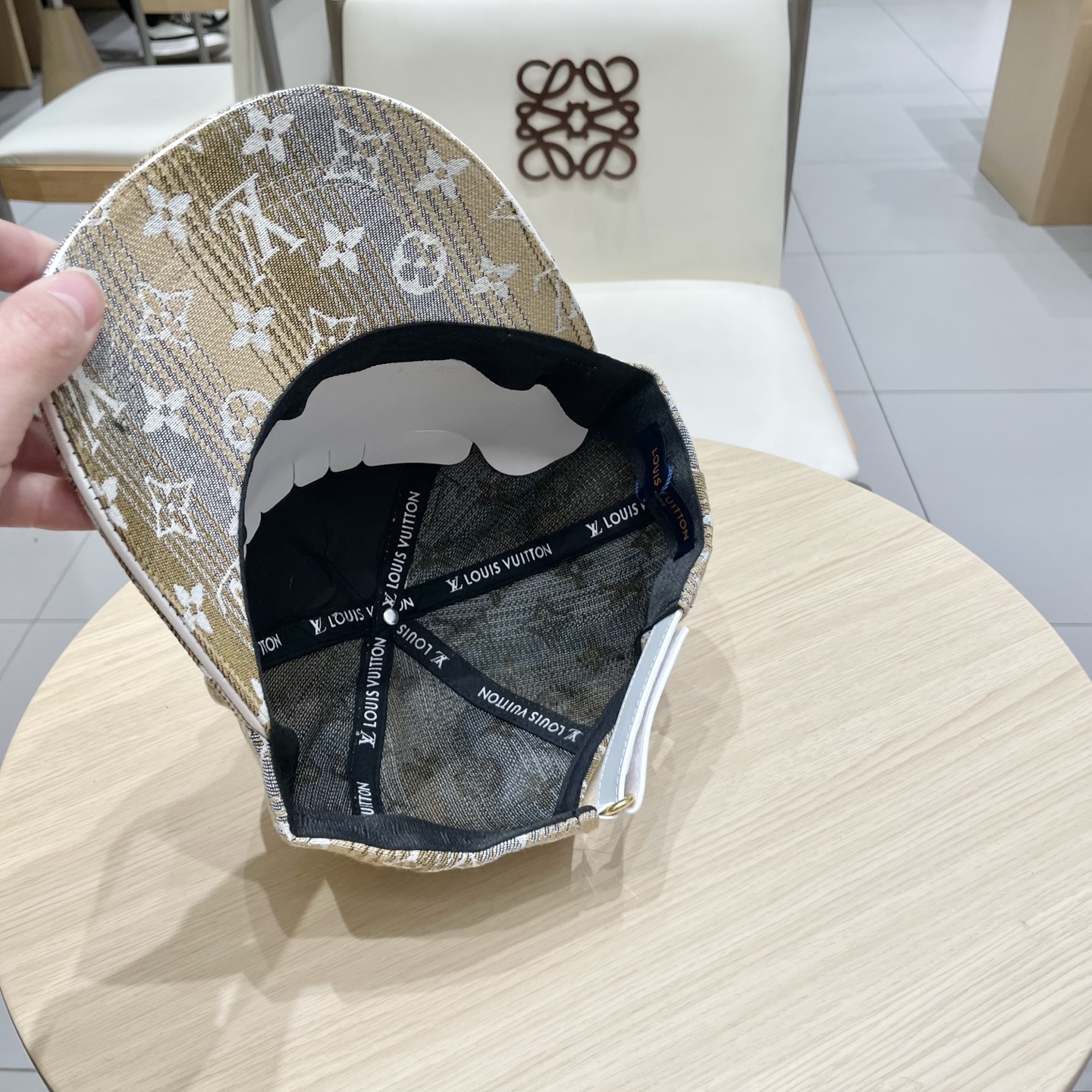 🧢路易威登lv棒球帽 LouisVuitton😍新款重工打造♥️高端大气，百搭款🤗男女通用！