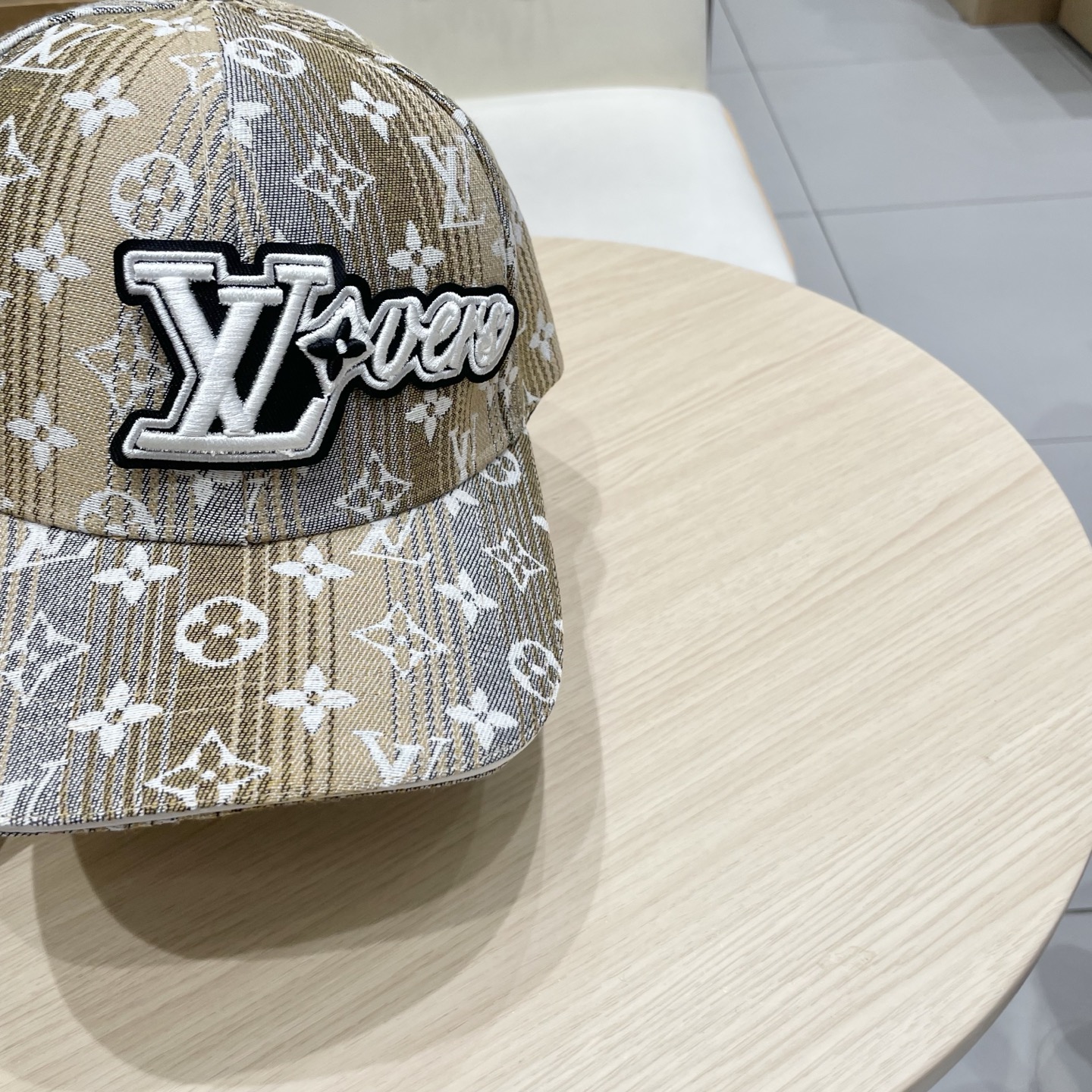 🧢路易威登lv棒球帽 LouisVuitton😍新款重工打造♥️高端大气，百搭款🤗男女通用！