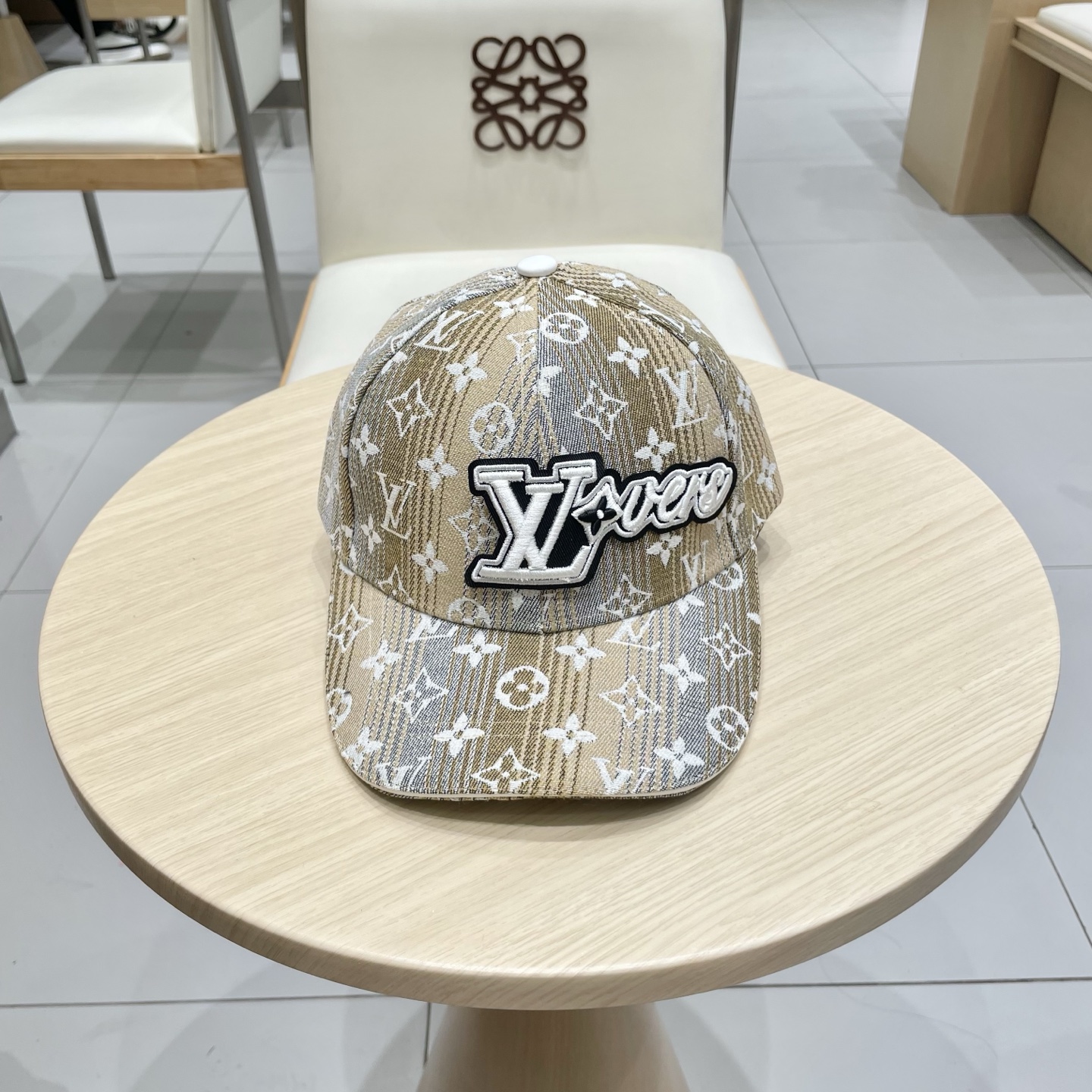 🧢路易威登lv棒球帽 LouisVuitton😍新款重工打造♥️高端大气，百搭款🤗男女通用！