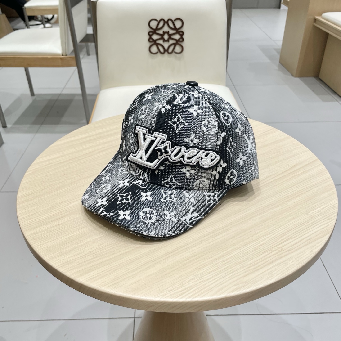 🧢路易威登lv棒球帽 LouisVuitton😍新款重工打造♥️高端大气，百搭款🤗男女通用！