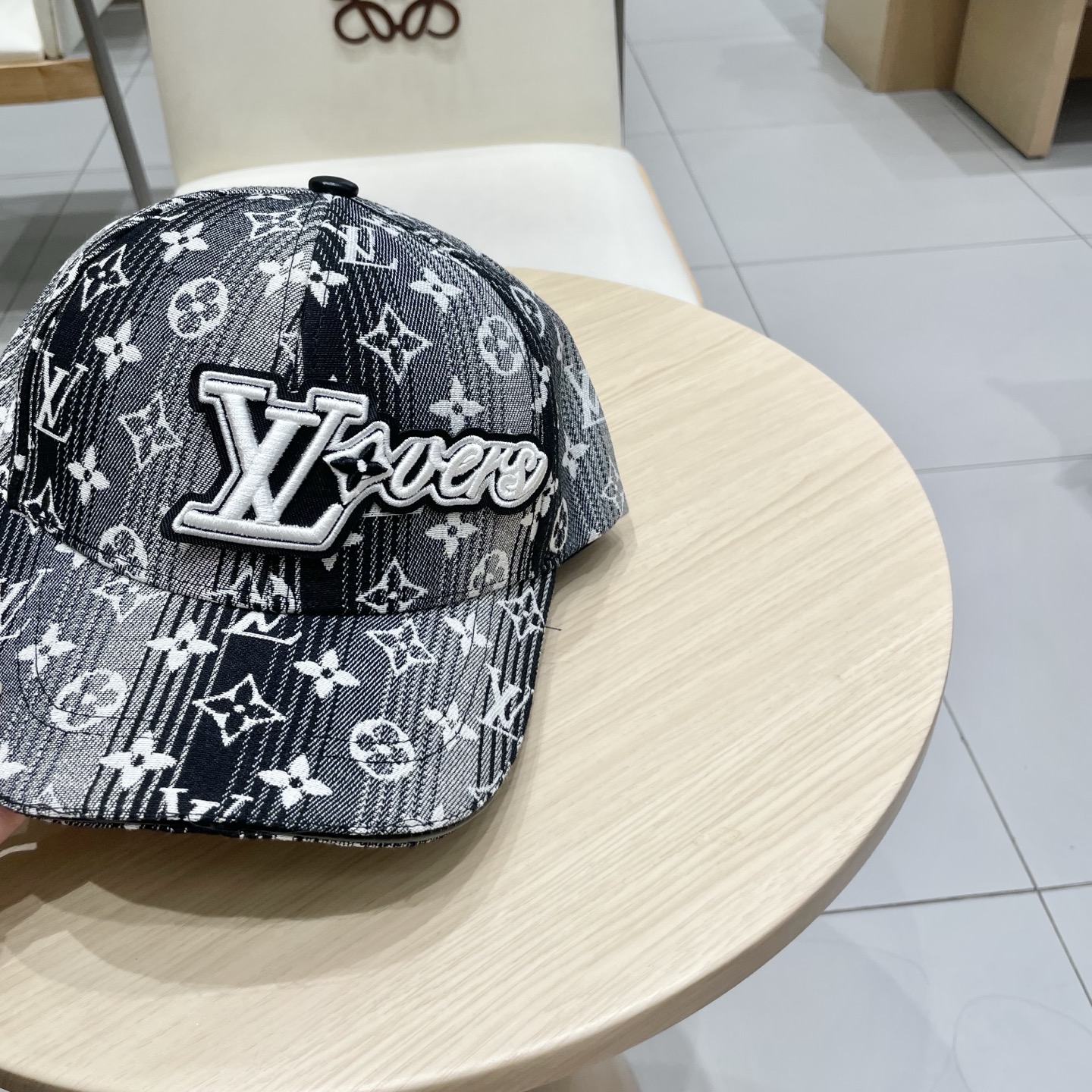🧢路易威登lv棒球帽 LouisVuitton😍新款重工打造♥️高端大气，百搭款🤗男女通用！