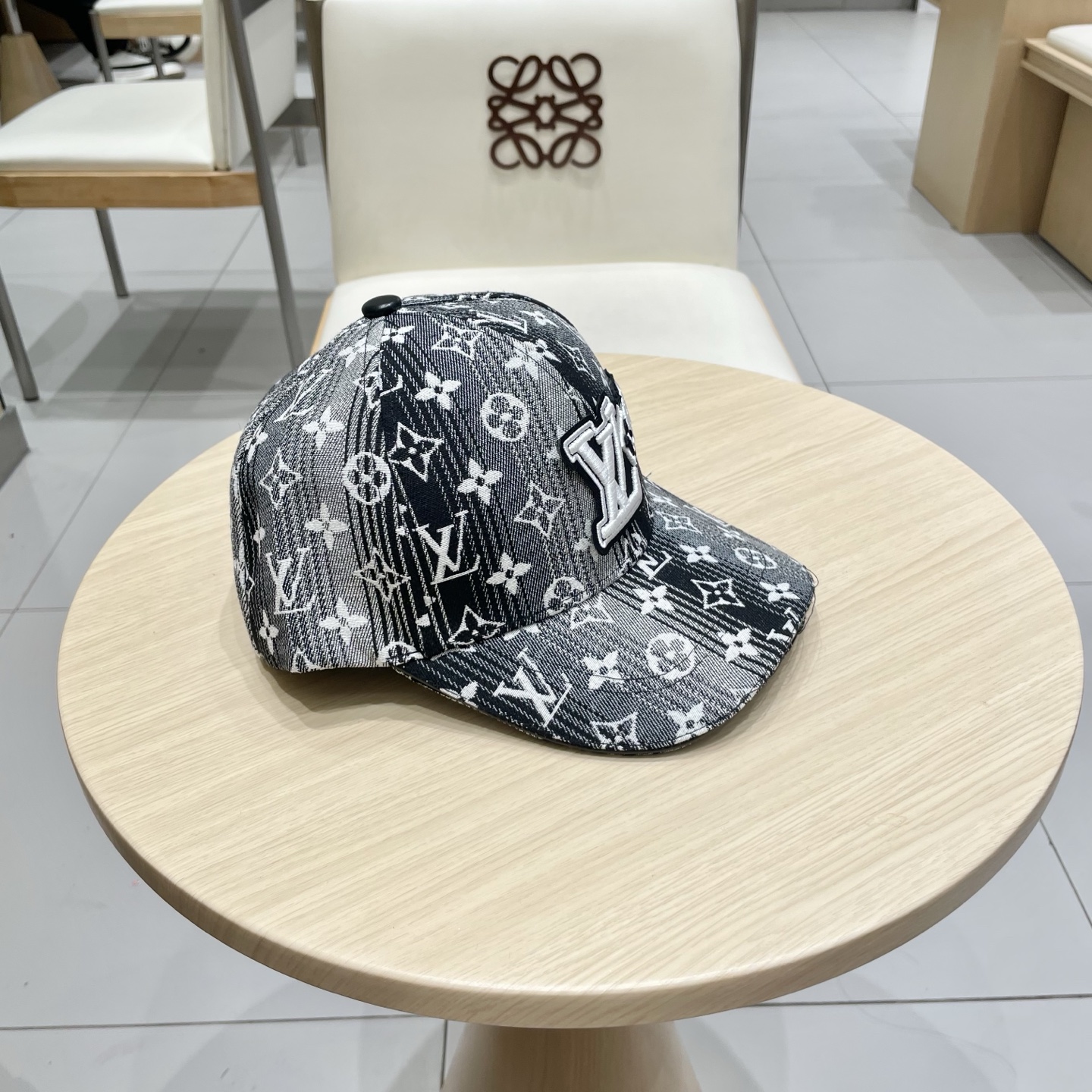 🧢路易威登lv棒球帽 LouisVuitton😍新款重工打造♥️高端大气，百搭款🤗男女通用！