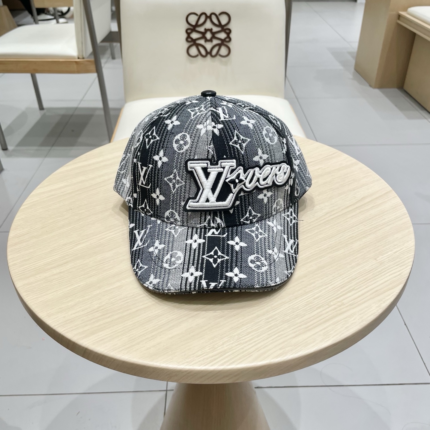🧢路易威登lv棒球帽 LouisVuitton😍新款重工打造♥️高端大气，百搭款🤗男女通用！