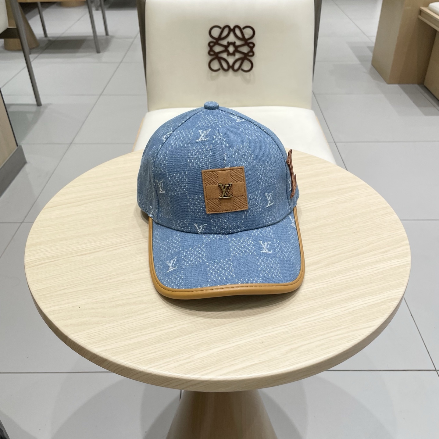  🧢路易威登棒球帽 LouisVuitton😍新款LV棒球帽，重工打造♥️高端大气，百搭款🤗男女通用！跑
