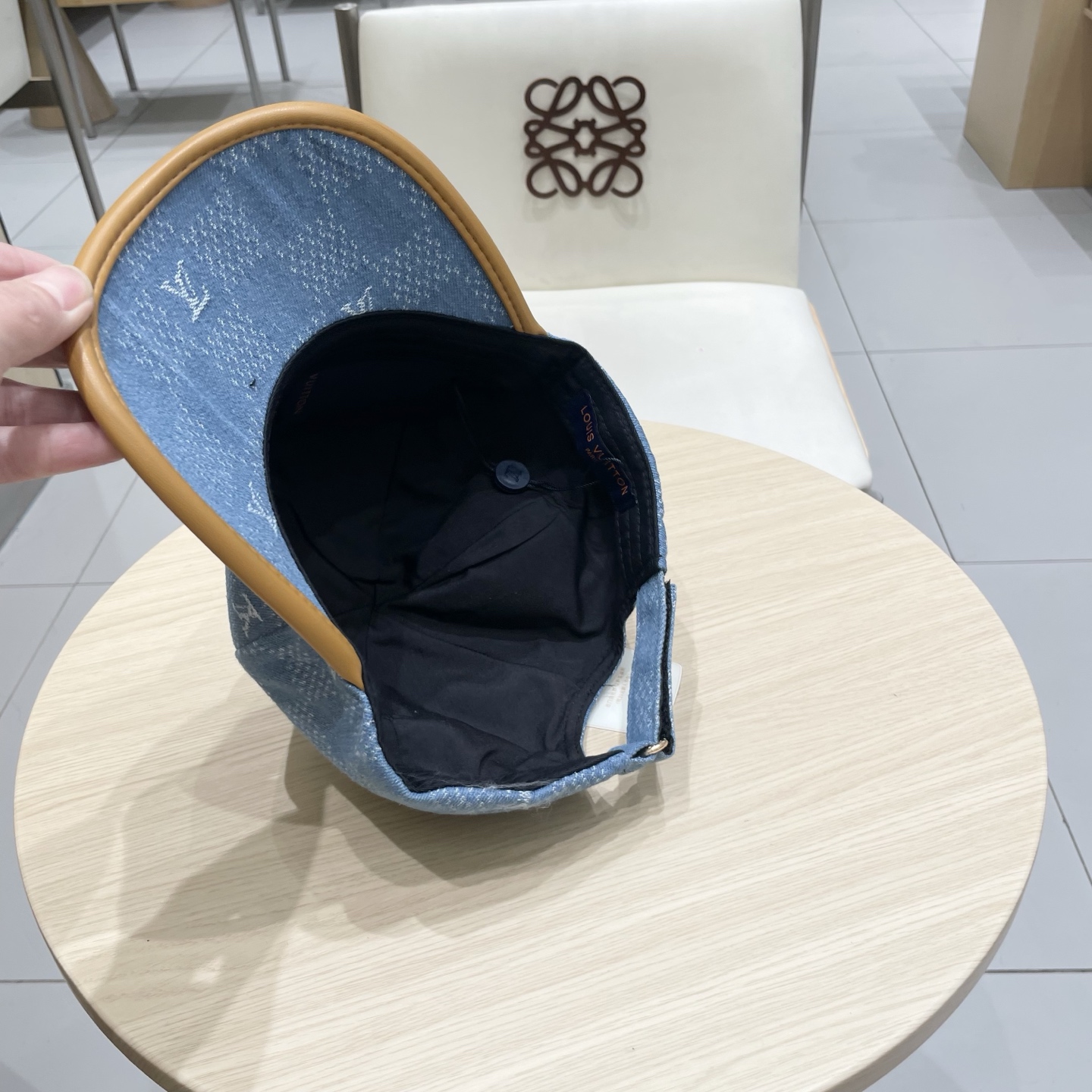  🧢路易威登棒球帽 LouisVuitton😍新款LV棒球帽，重工打造♥️高端大气，百搭款🤗男女通用！跑