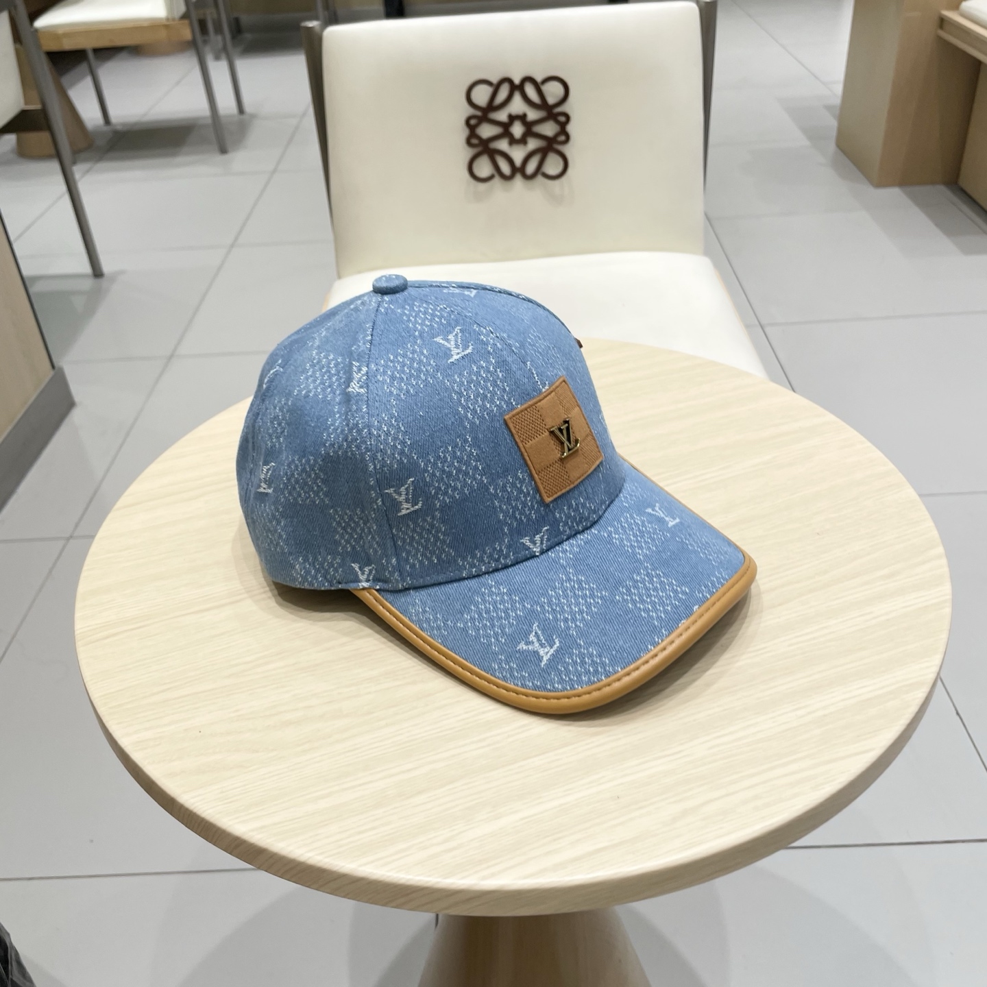  🧢路易威登棒球帽 LouisVuitton😍新款LV棒球帽，重工打造♥️高端大气，百搭款🤗男女通用！跑