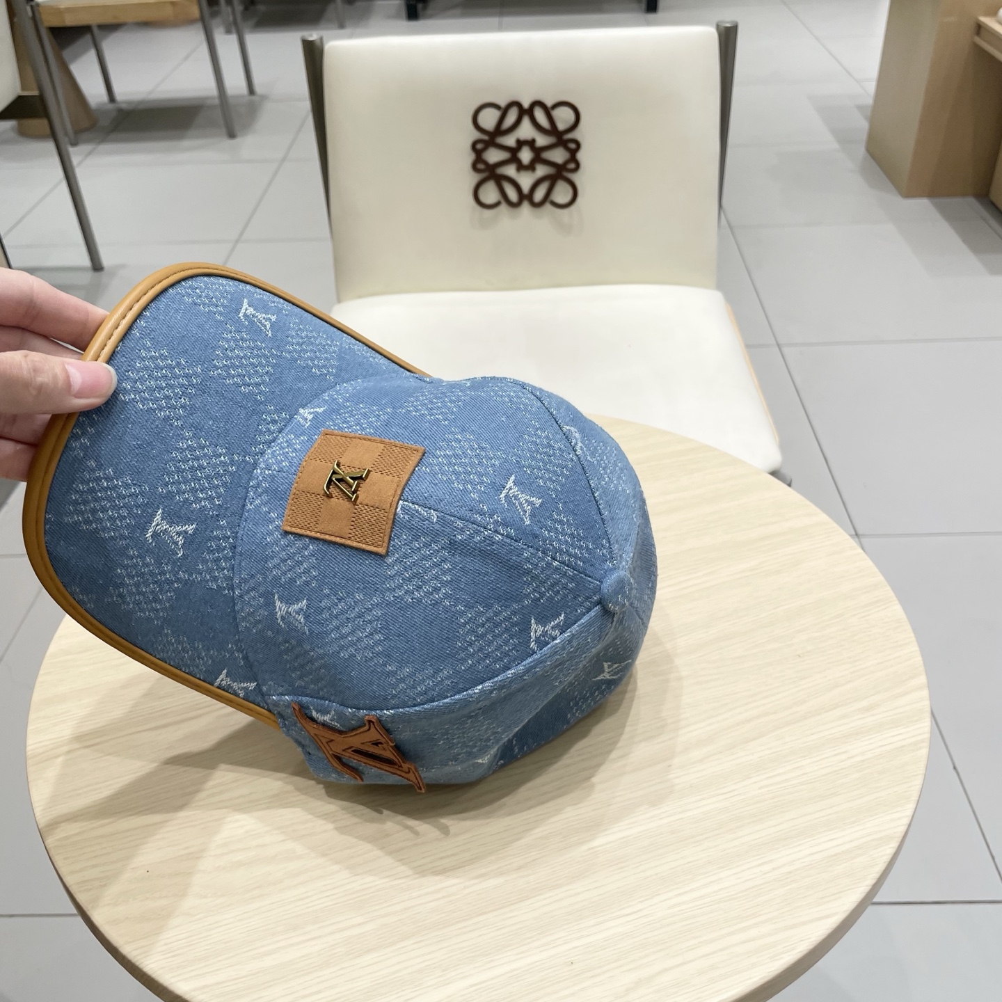  🧢路易威登棒球帽 LouisVuitton😍新款LV棒球帽，重工打造♥️高端大气，百搭款🤗男女通用！跑
