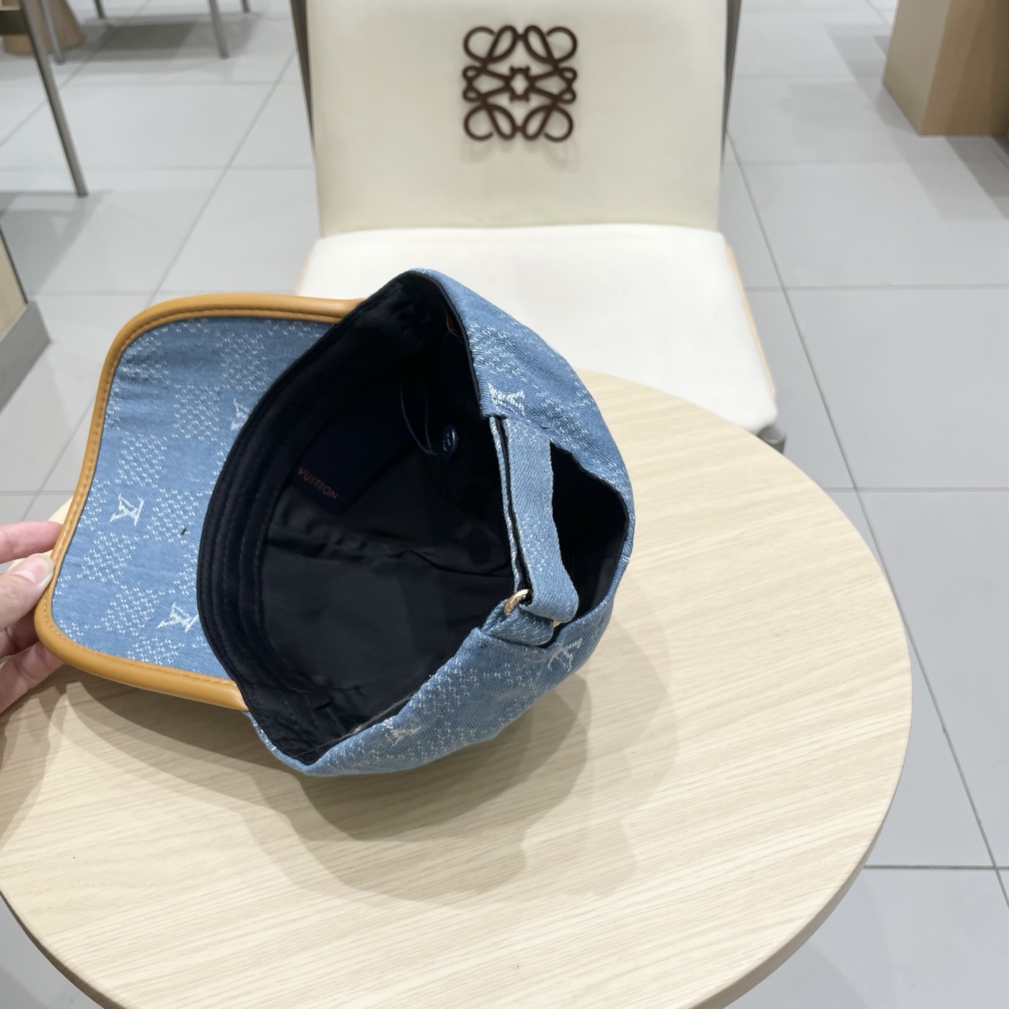  🧢路易威登棒球帽 LouisVuitton😍新款LV棒球帽，重工打造♥️高端大气，百搭款🤗男女通用！跑