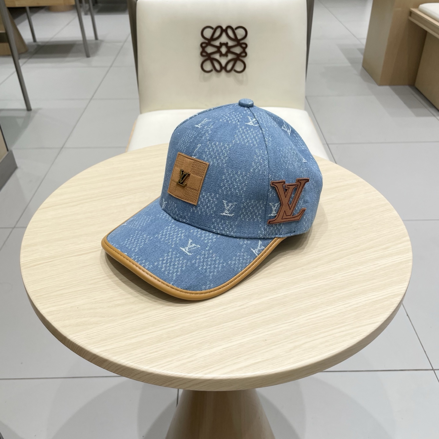  🧢路易威登棒球帽 LouisVuitton😍新款LV棒球帽，重工打造♥️高端大气，百搭款🤗男女通用！跑