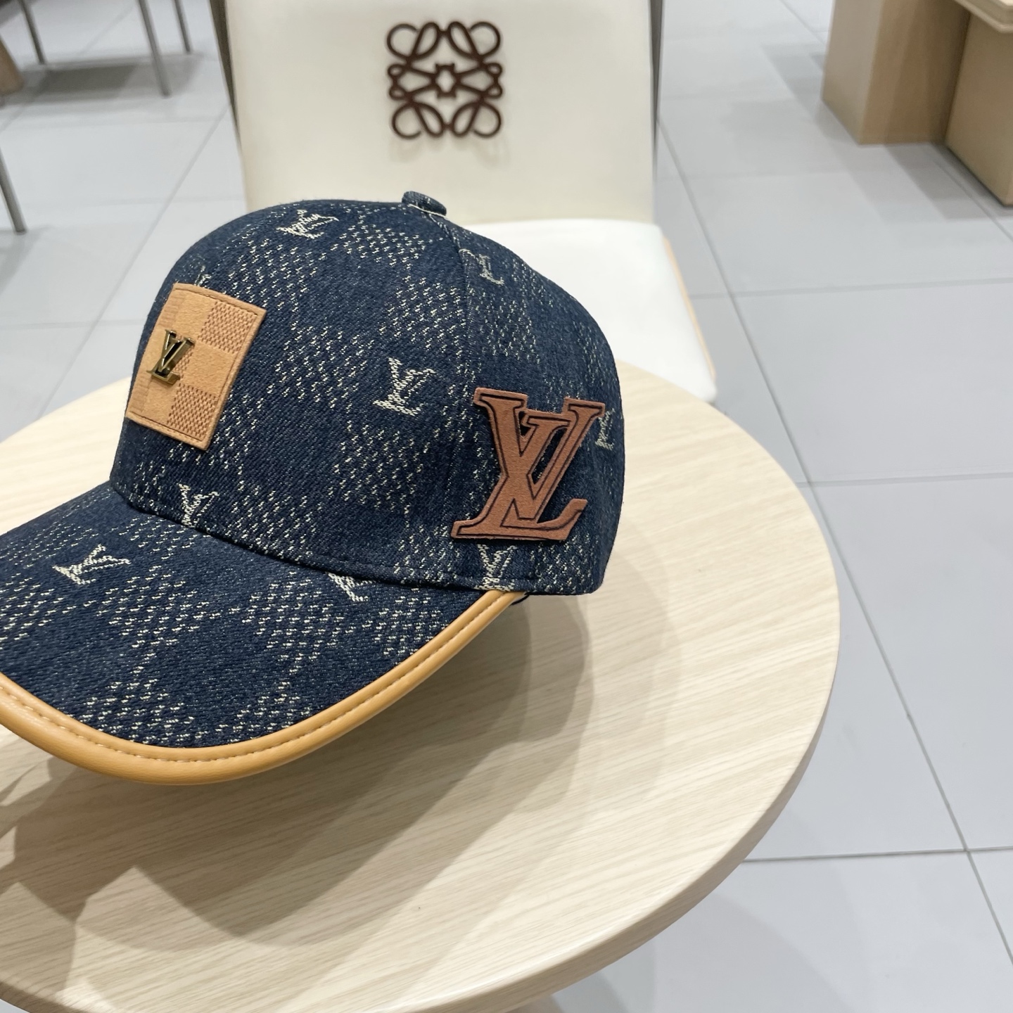  🧢路易威登棒球帽 LouisVuitton😍新款LV棒球帽，重工打造♥️高端大气，百搭款🤗男女通用！跑