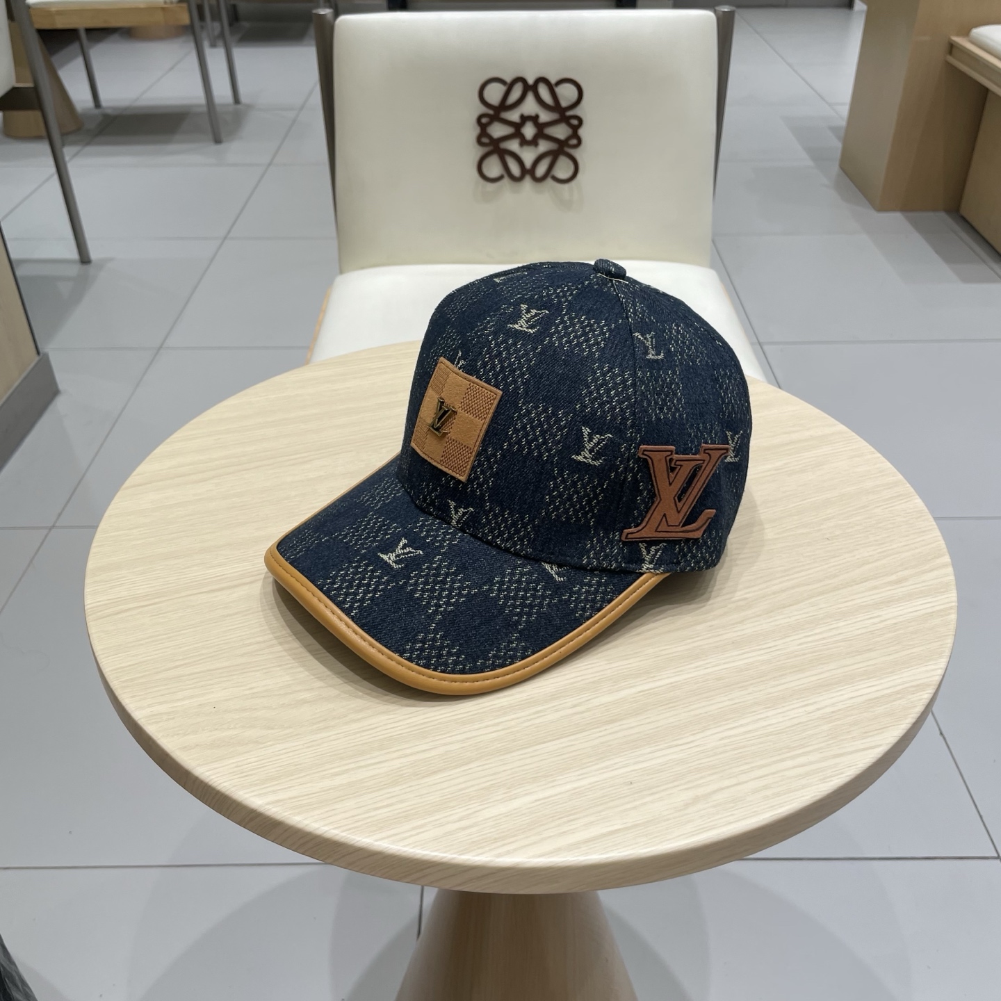  🧢路易威登棒球帽 LouisVuitton😍新款LV棒球帽，重工打造♥️高端大气，百搭款🤗男女通用！跑