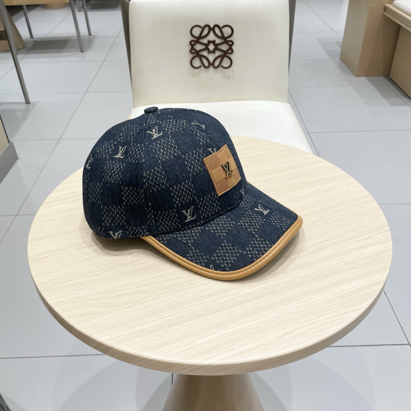  🧢路易威登棒球帽 LouisVuitton😍新款LV棒球帽，重工打造♥️高端大气，百搭款🤗男女通用！跑