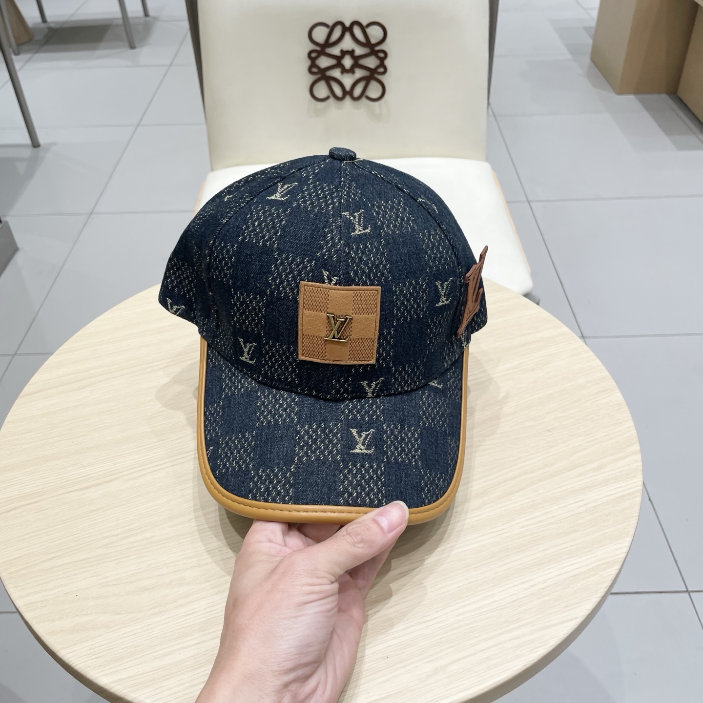  🧢路易威登棒球帽 LouisVuitton😍新款LV棒球帽，重工打造♥️高端大气，百搭款🤗男女通用！跑