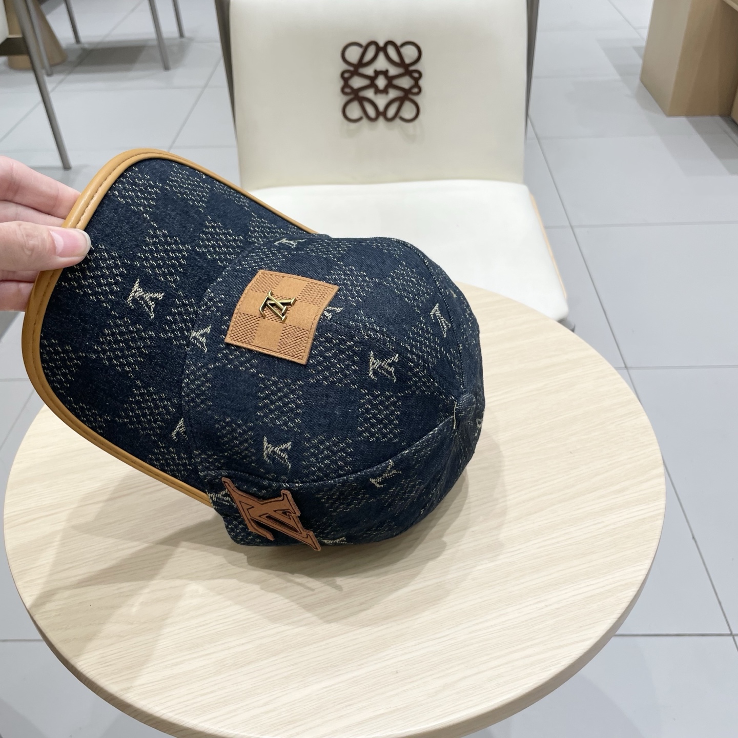  🧢路易威登棒球帽 LouisVuitton😍新款LV棒球帽，重工打造♥️高端大气，百搭款🤗男女通用！跑