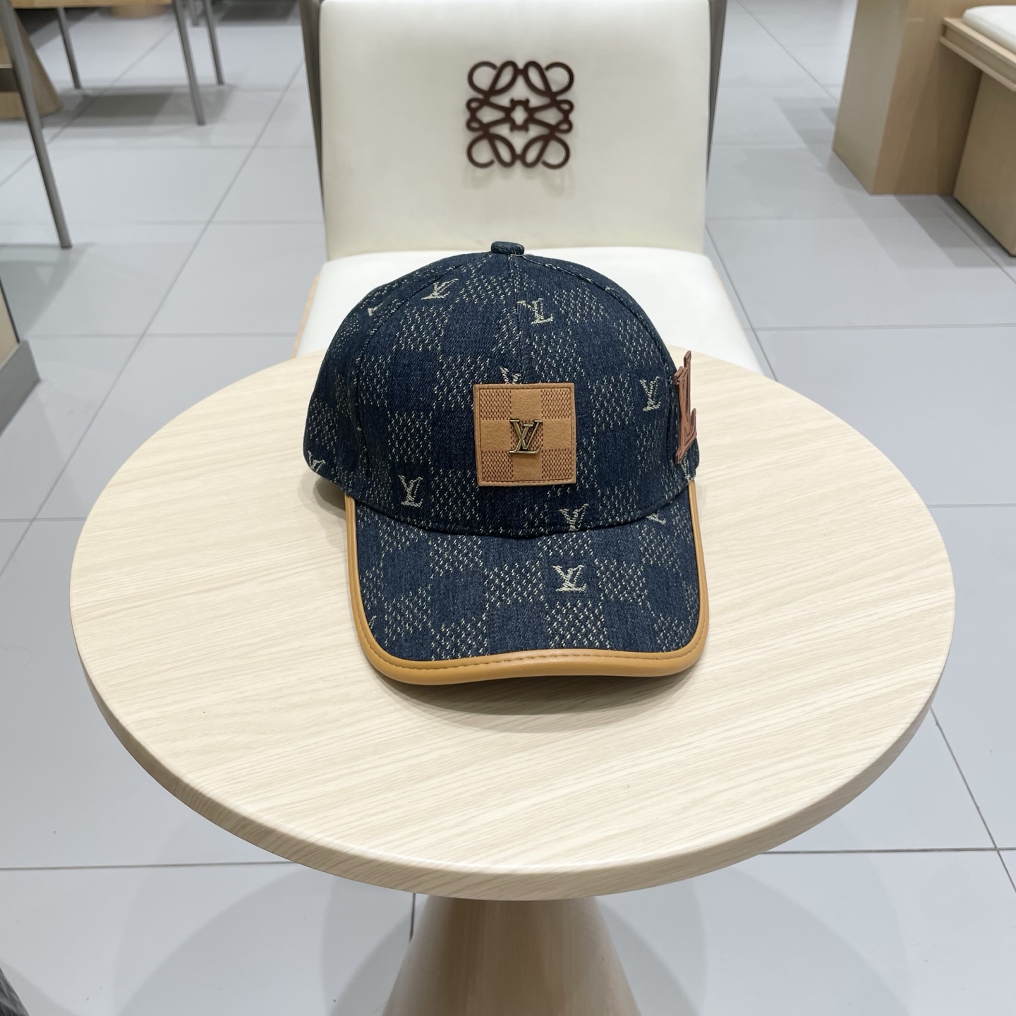  🧢路易威登棒球帽 LouisVuitton😍新款LV棒球帽，重工打造♥️高端大气，百搭款🤗男女通用！跑