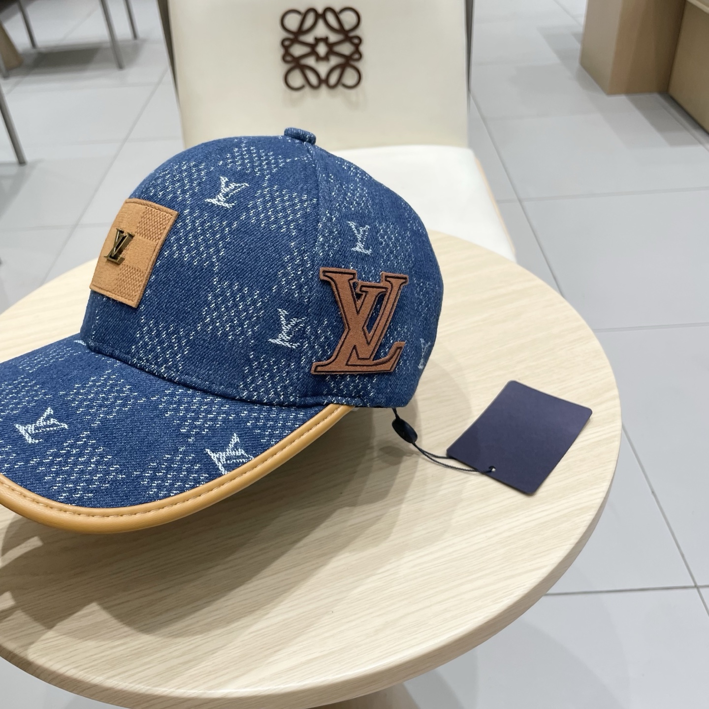  🧢路易威登棒球帽 LouisVuitton😍新款LV棒球帽，重工打造♥️高端大气，百搭款🤗男女通用！跑