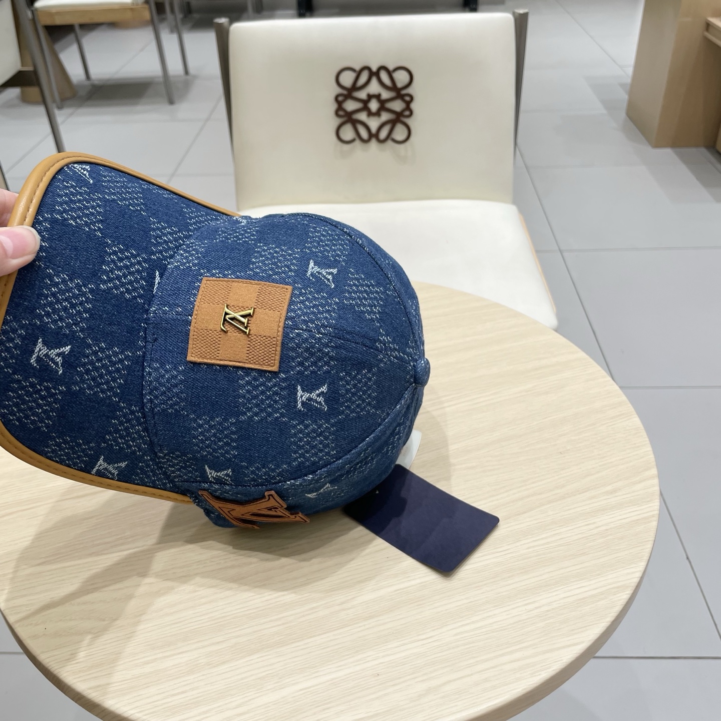  🧢路易威登棒球帽 LouisVuitton😍新款LV棒球帽，重工打造♥️高端大气，百搭款🤗男女通用！跑