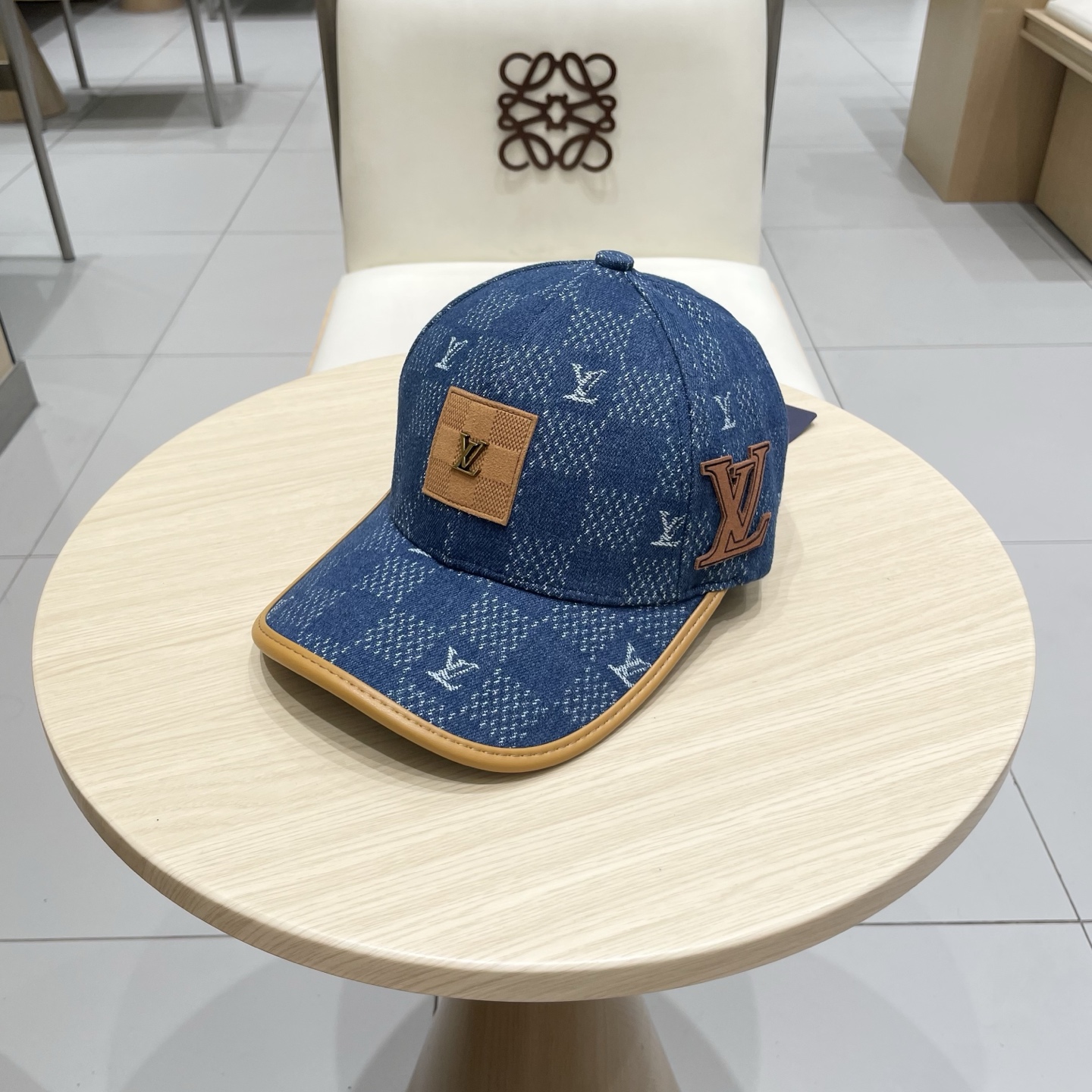  🧢路易威登棒球帽 LouisVuitton😍新款LV棒球帽，重工打造♥️高端大气，百搭款🤗男女通用！跑