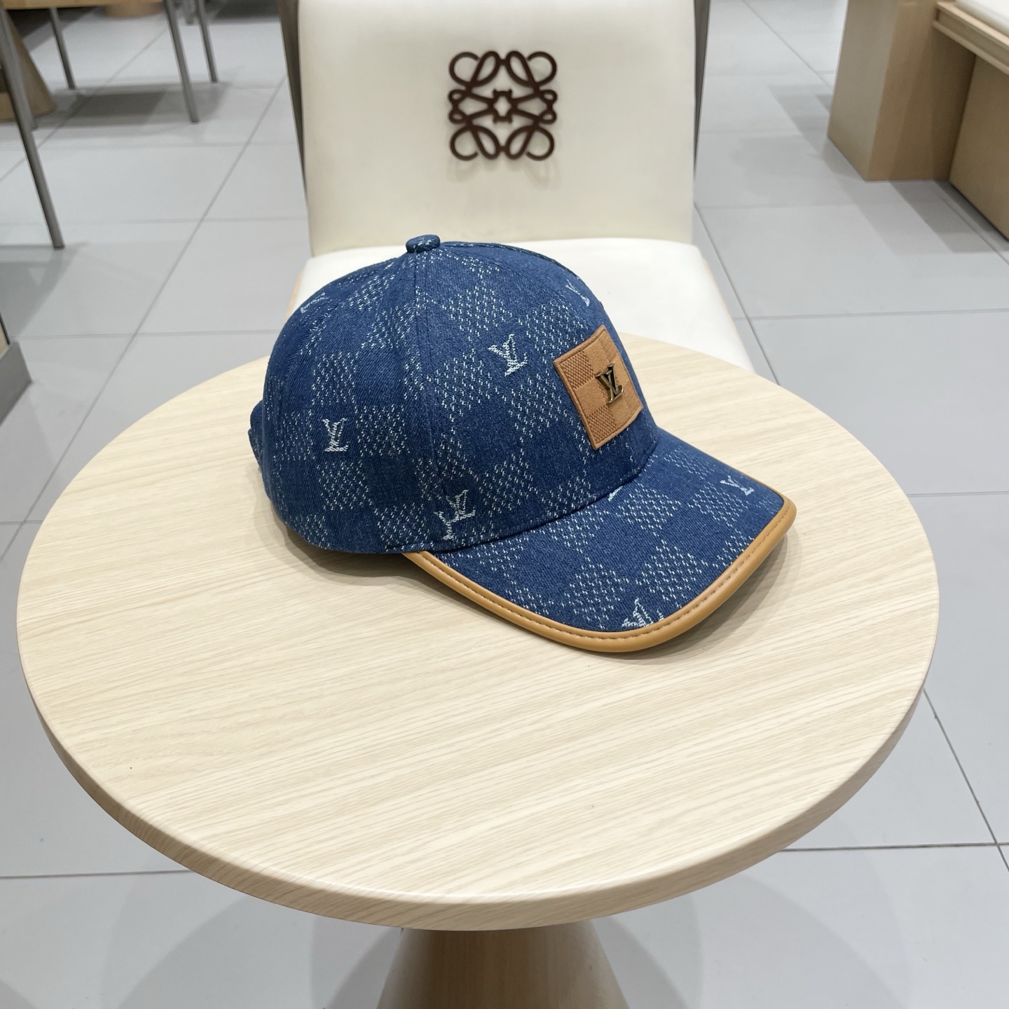  🧢路易威登棒球帽 LouisVuitton😍新款LV棒球帽，重工打造♥️高端大气，百搭款🤗男女通用！跑