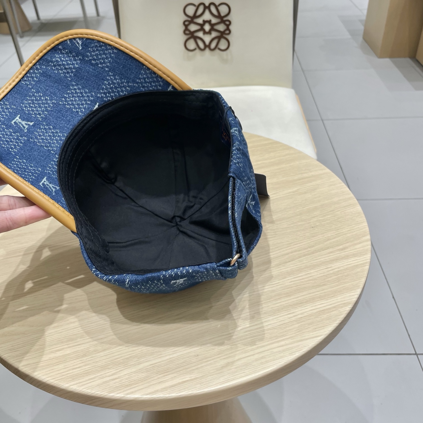  🧢路易威登棒球帽 LouisVuitton😍新款LV棒球帽，重工打造♥️高端大气，百搭款🤗男女通用！跑